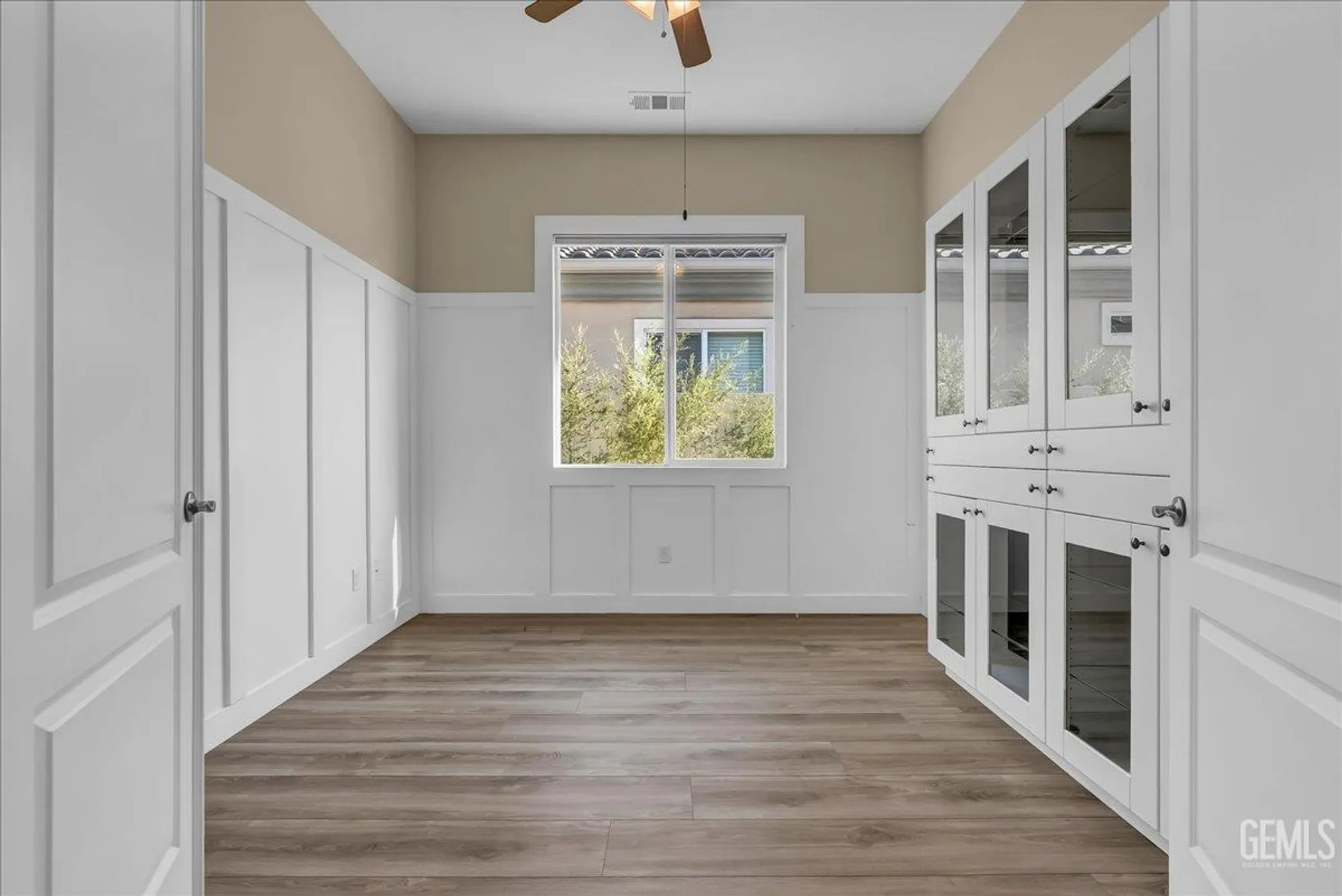 Property Slideshow image 27 of 38 | 5714 park place dr, Bakersfield, CA, 93306