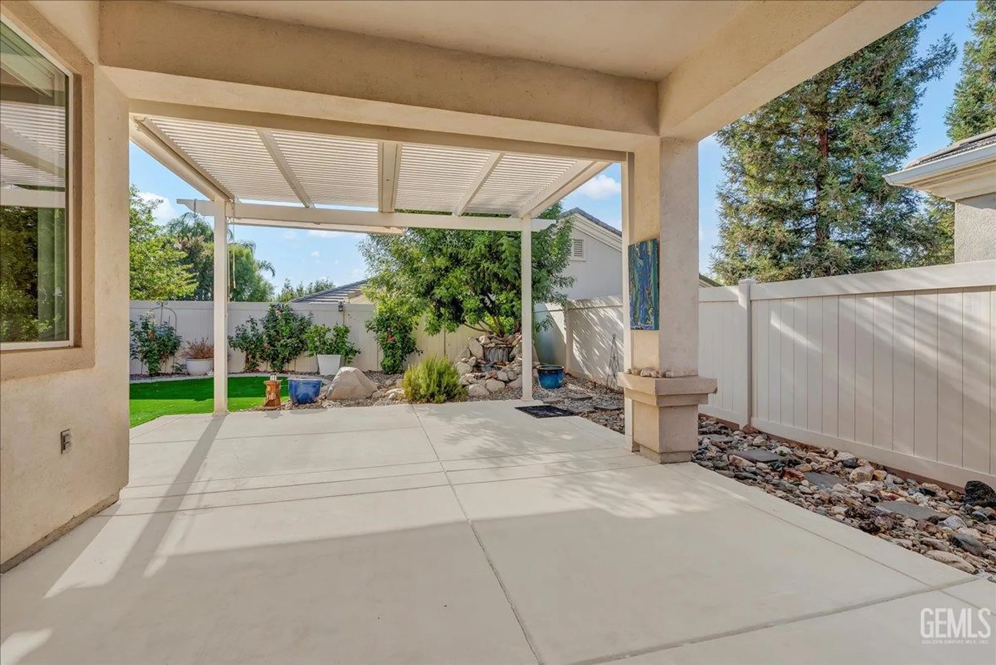 Property Slideshow image 29 of 38 | 5714 park place dr, Bakersfield, CA, 93306