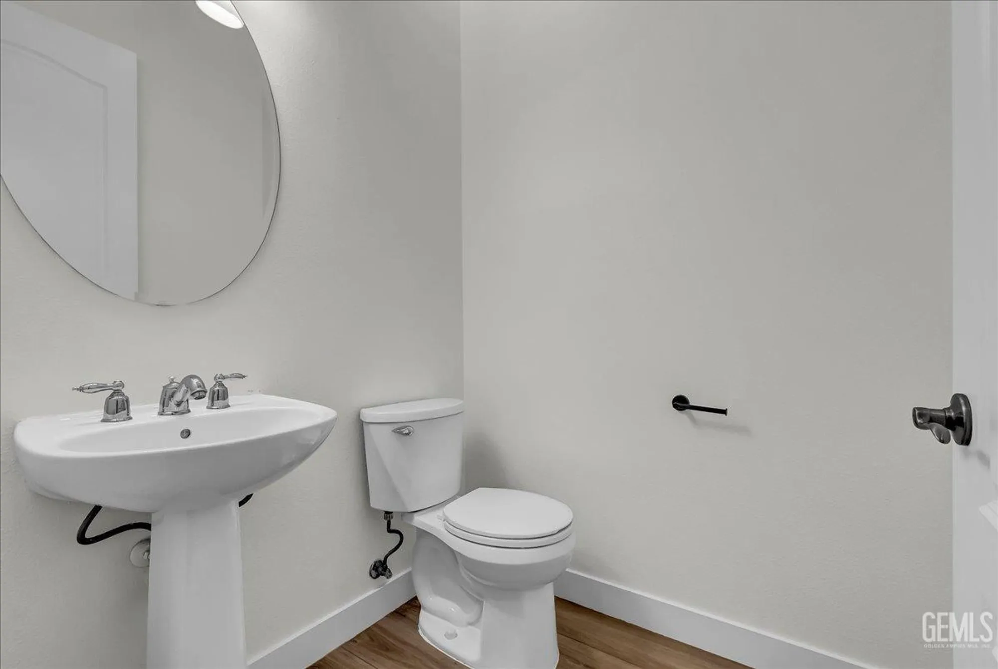 Property Slideshow image 28 of 38 | 5714 park place dr, Bakersfield, CA, 93306