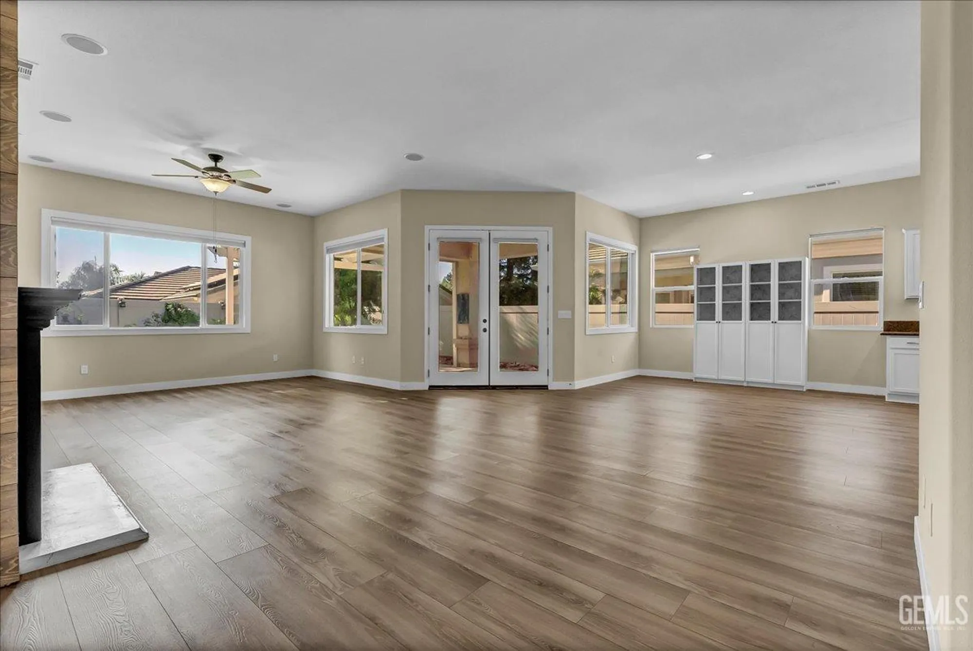 Property Slideshow image 7 of 38 | 5714 park place dr, Bakersfield, CA, 93306