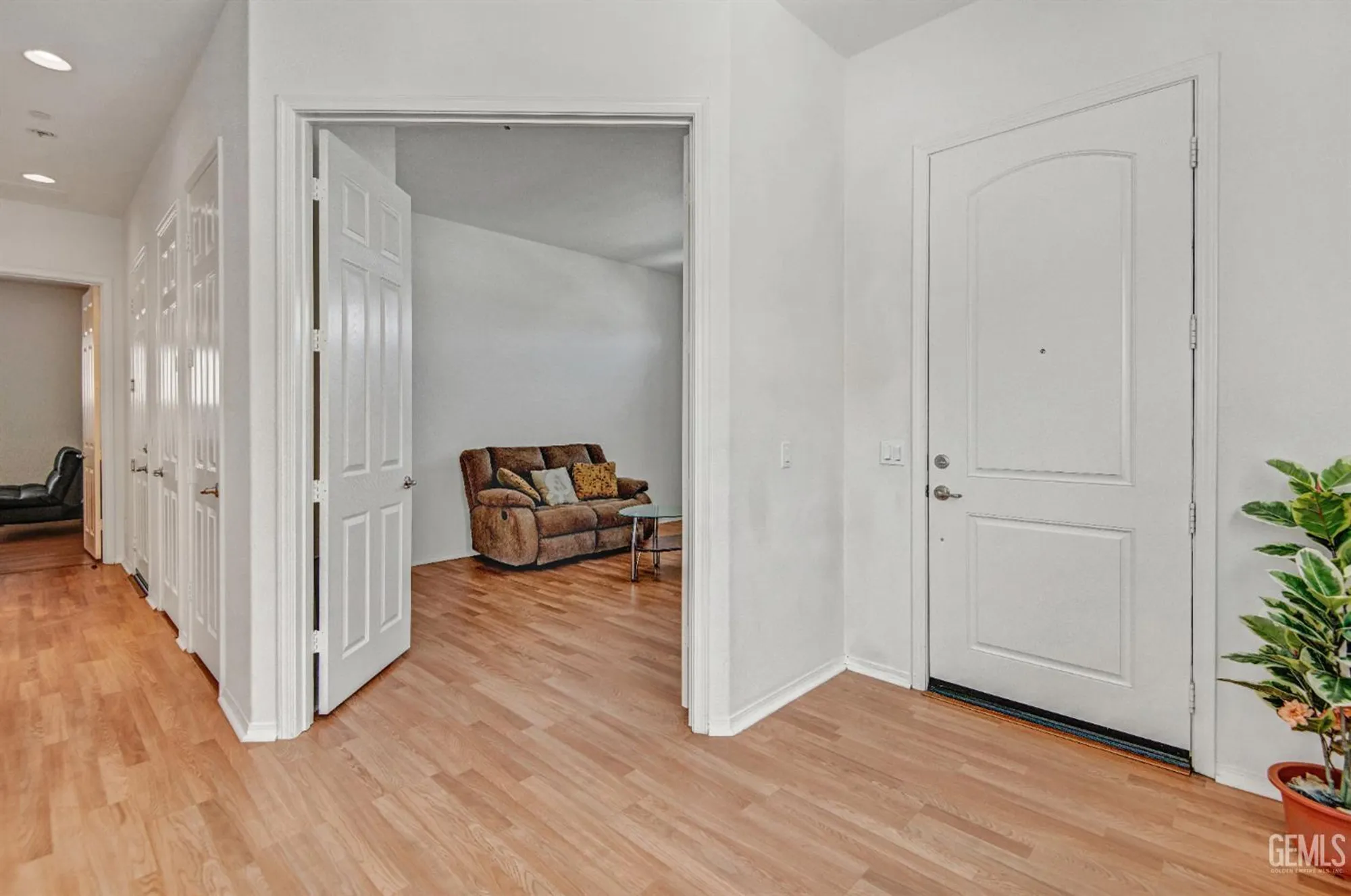 Property Slideshow image 8 of 38 | 9709 richland hills ln, Bakersfield, CA, 93306