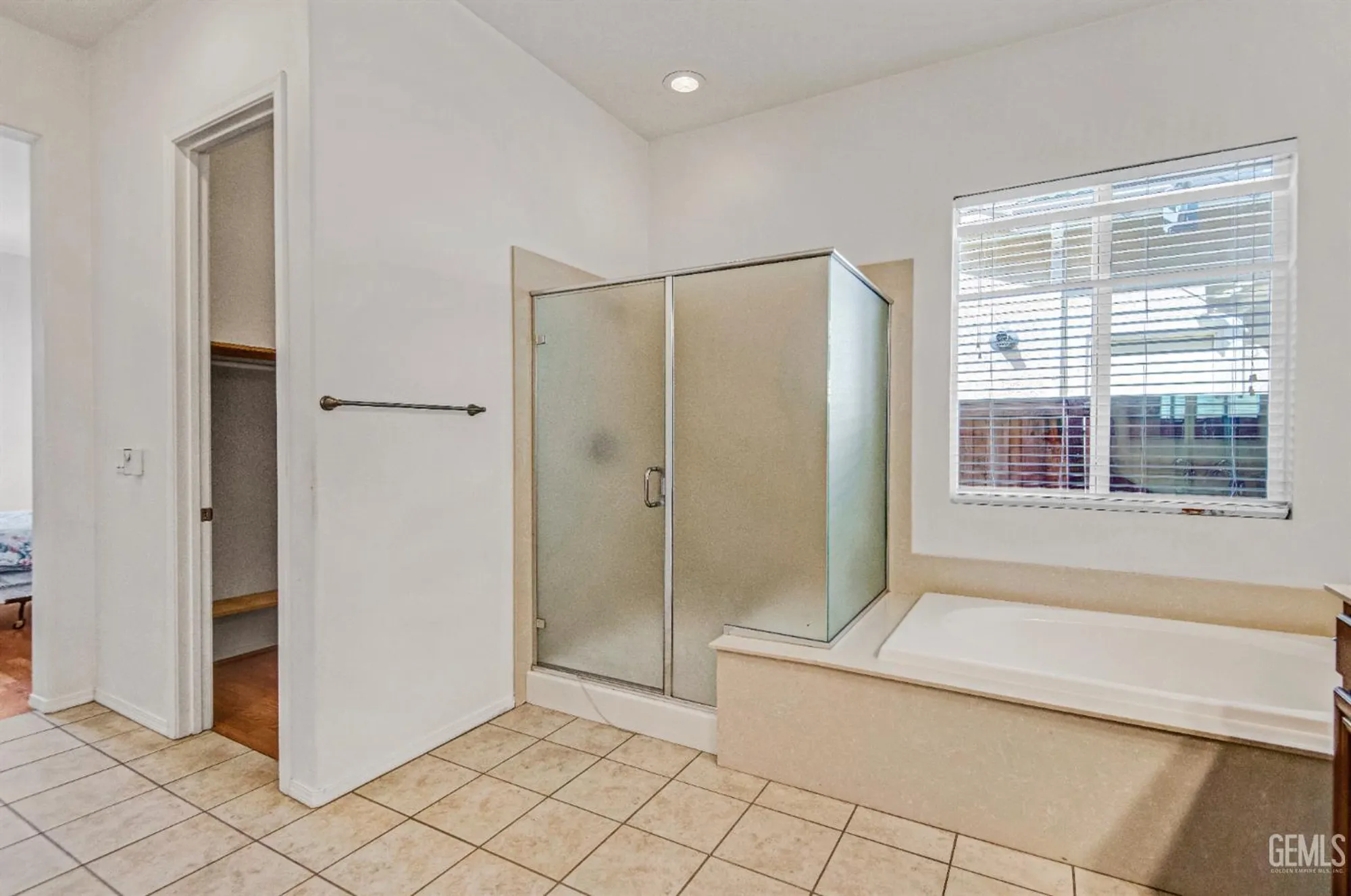 Property Slideshow image 30 of 38 | 9709 richland hills ln, Bakersfield, CA, 93306