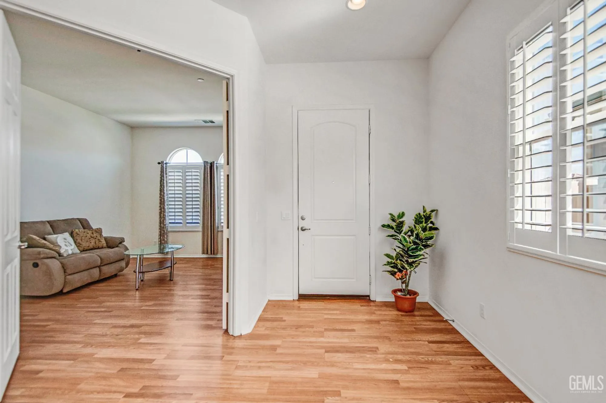 Property Slideshow image 7 of 38 | 9709 richland hills ln, Bakersfield, CA, 93306