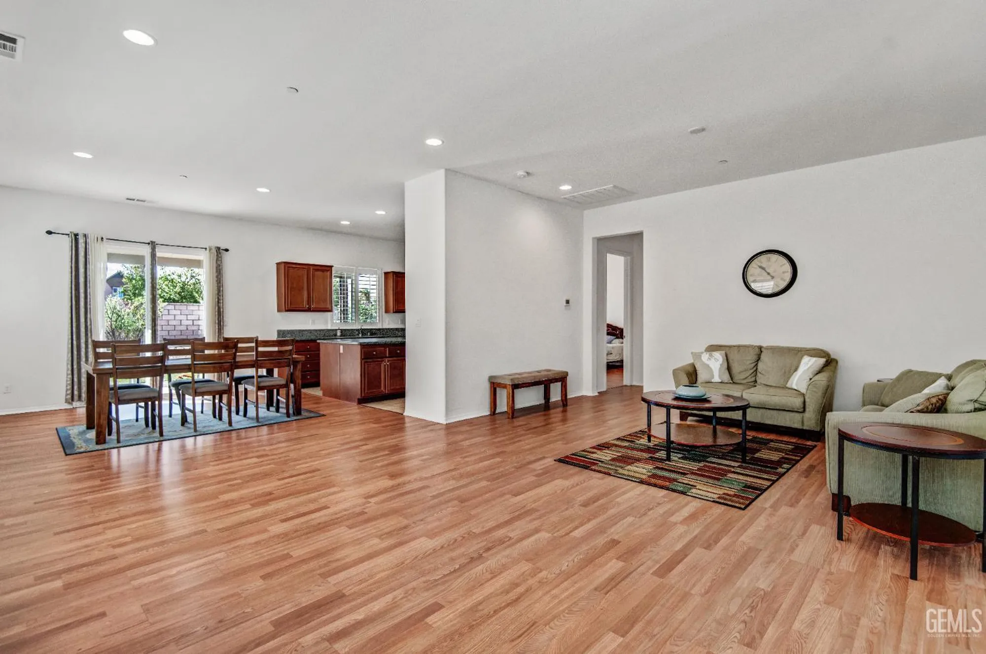 Property Slideshow image 16 of 38 | 9709 richland hills ln, Bakersfield, CA, 93306