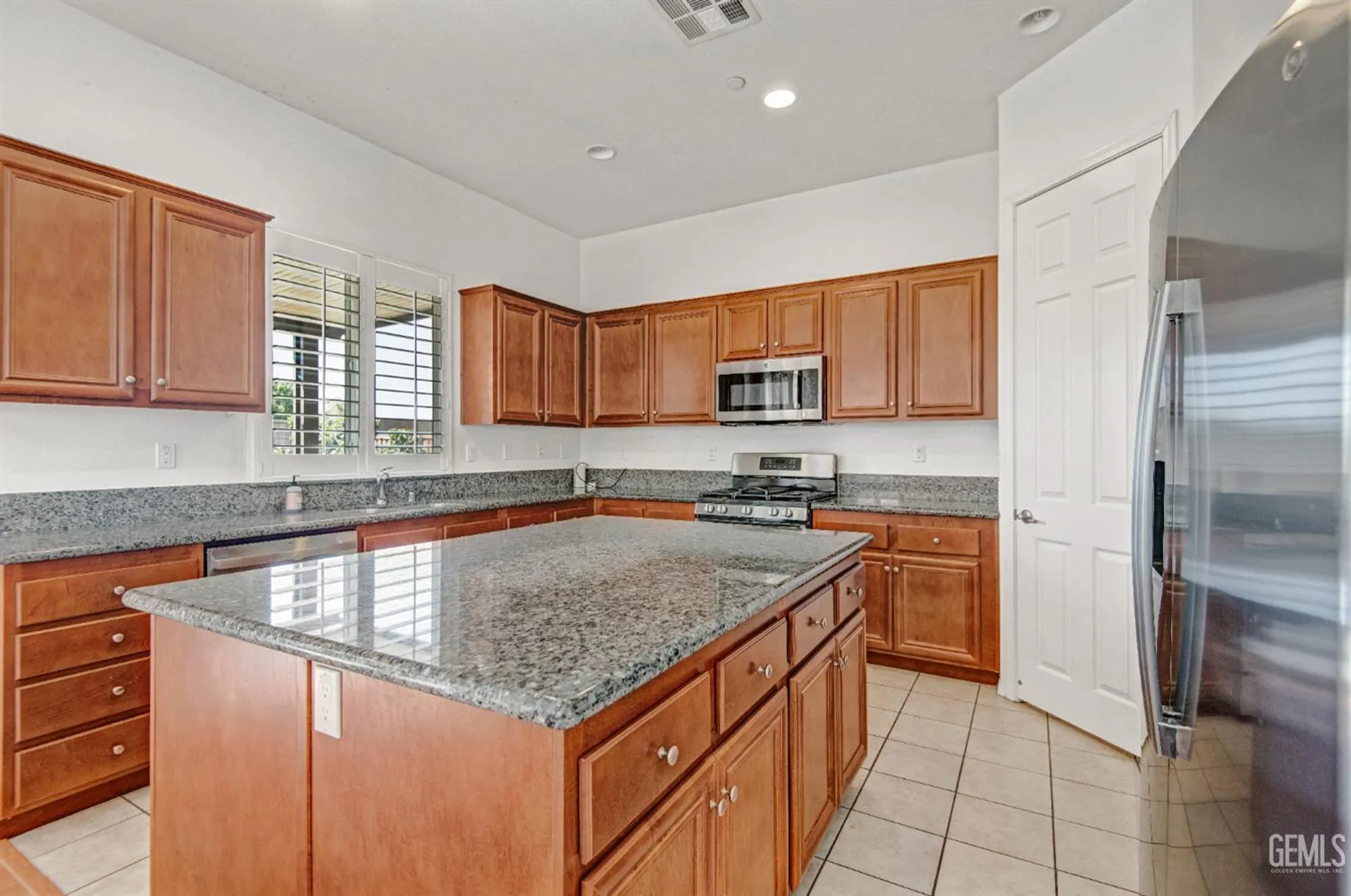 Property Slideshow image 22 of 38 | 9709 richland hills ln, Bakersfield, CA, 93306