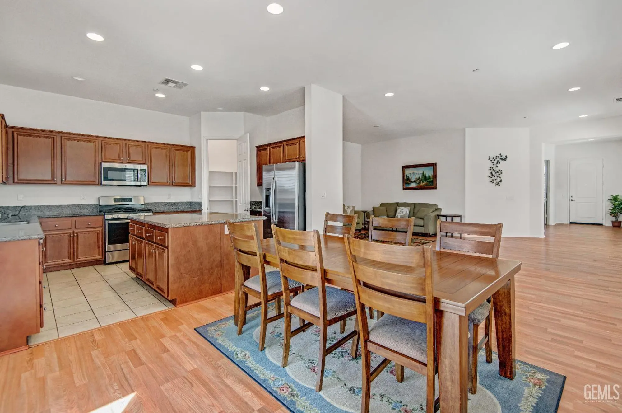 Property Slideshow image 20 of 38 | 9709 richland hills ln, Bakersfield, CA, 93306