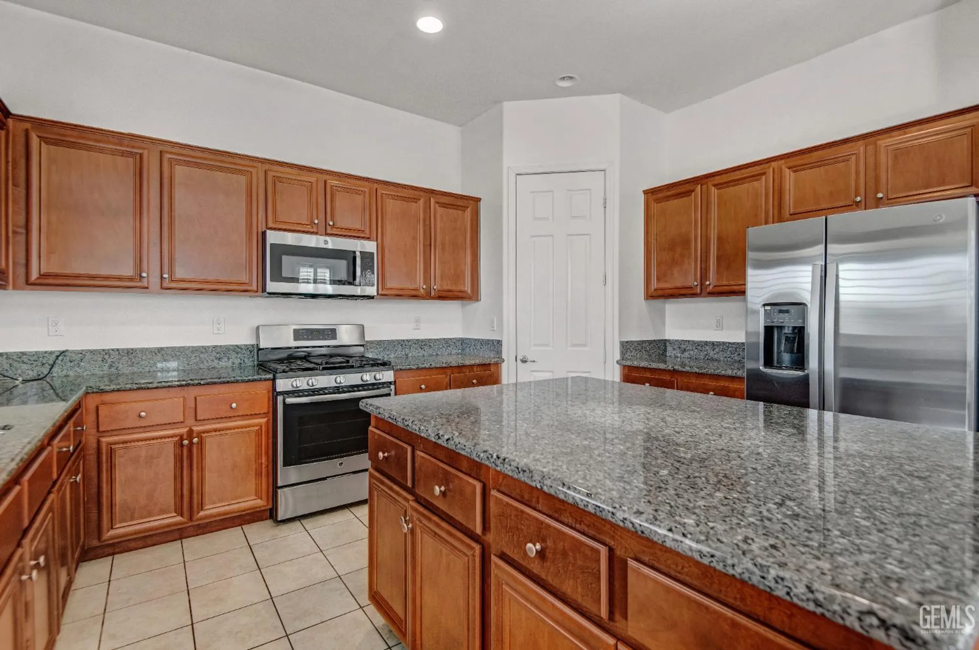 Property Slideshow image 24 of 38 | 9709 richland hills ln, Bakersfield, CA, 93306