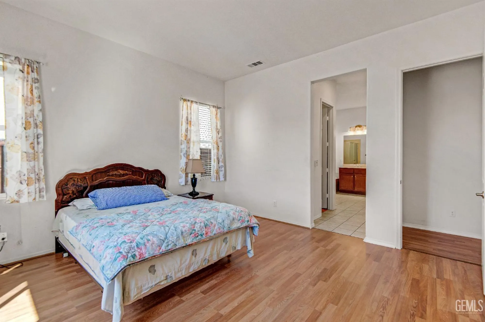 Property Slideshow image 26 of 38 | 9709 richland hills ln, Bakersfield, CA, 93306