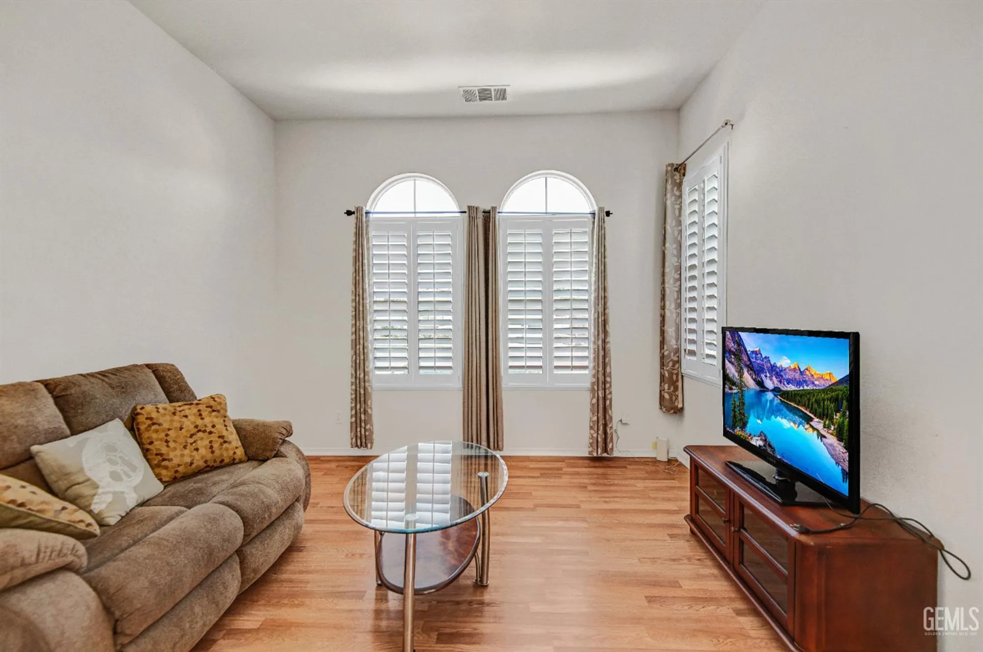 Property Slideshow image 9 of 38 | 9709 richland hills ln, Bakersfield, CA, 93306