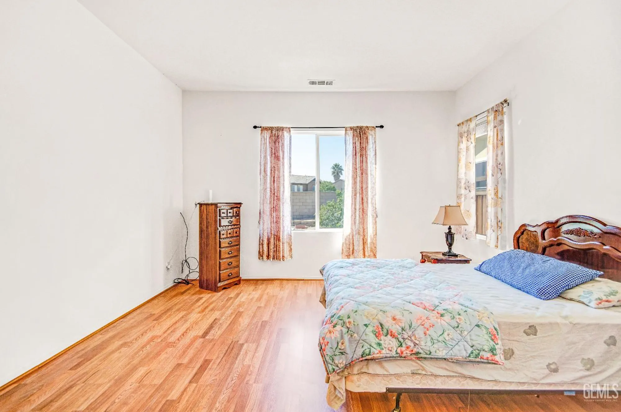 Property Slideshow image 27 of 38 | 9709 richland hills ln, Bakersfield, CA, 93306