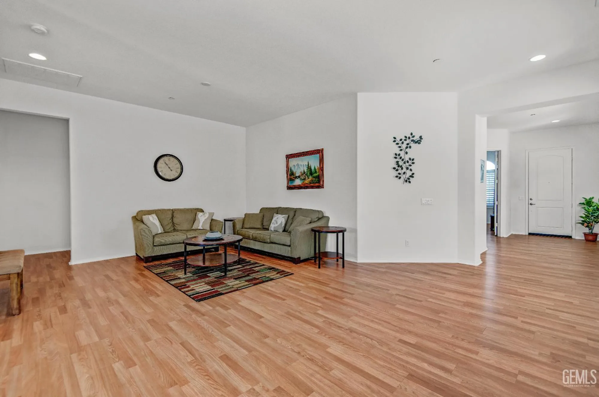 Property Slideshow image 18 of 38 | 9709 richland hills ln, Bakersfield, CA, 93306