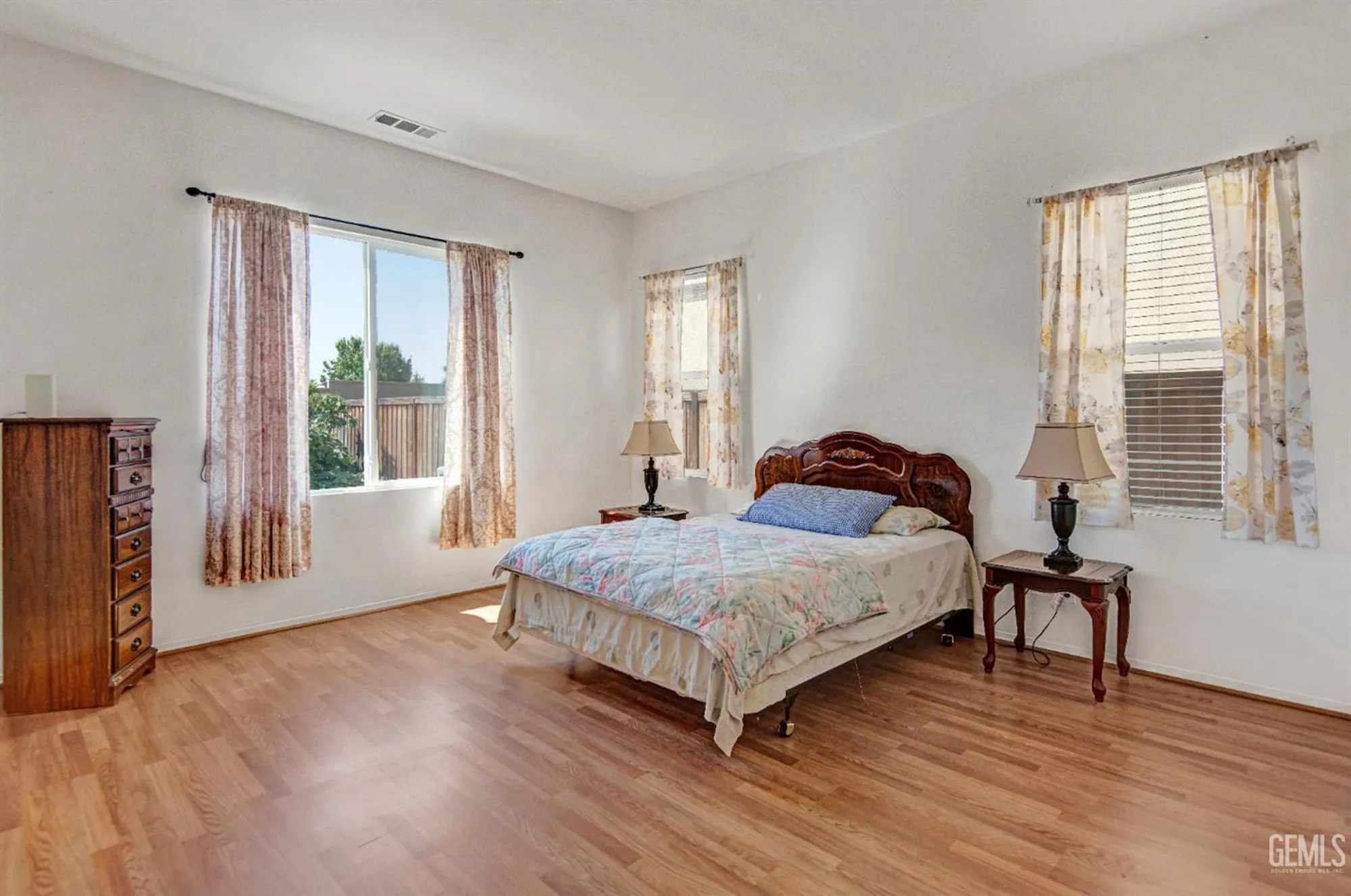 Property Slideshow image 25 of 38 | 9709 richland hills ln, Bakersfield, CA, 93306