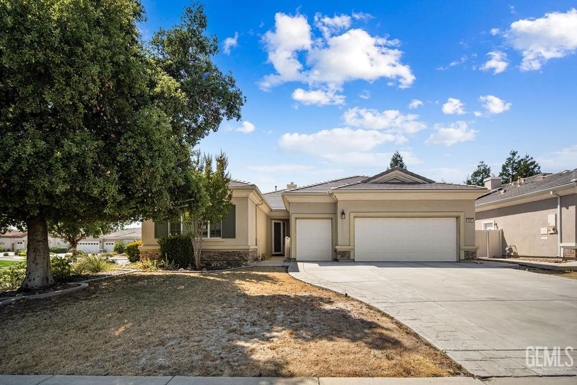 Property Slideshow image 1 of 22 | 5800 blazing star ln, Bakersfield, CA, 93306