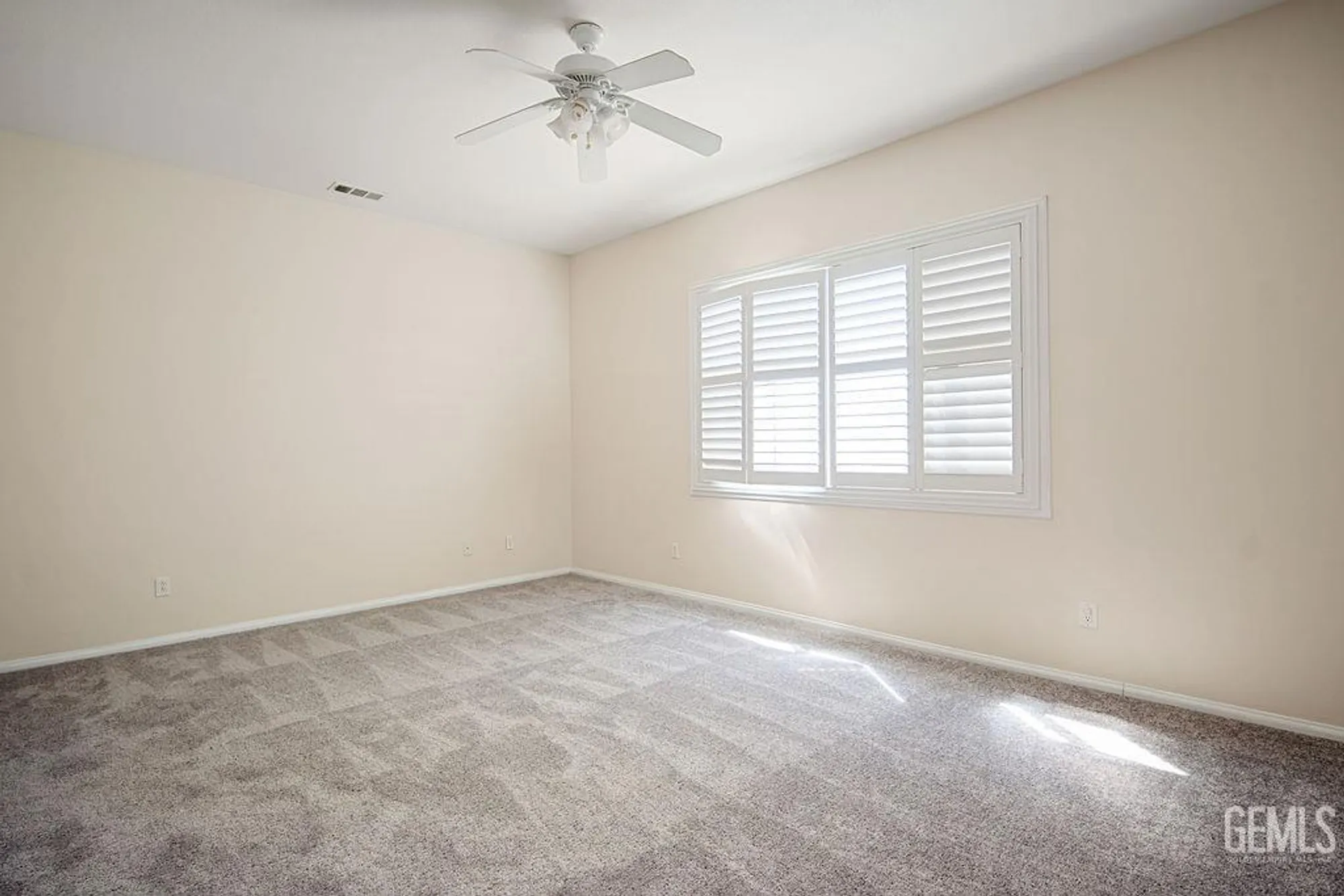 Property Slideshow image 17 of 22 | 5800 blazing star ln, Bakersfield, CA, 93306