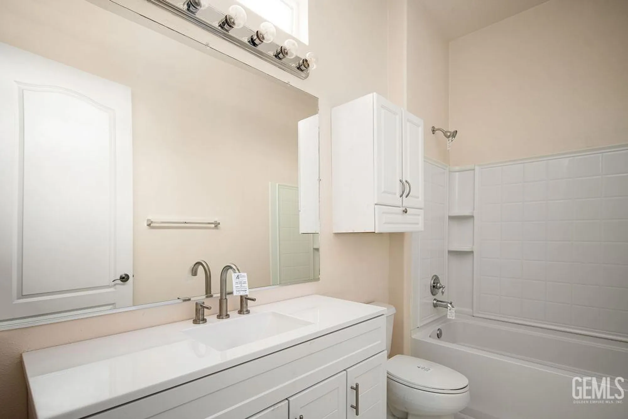 Property Slideshow image 7 of 22 | 5800 blazing star ln, Bakersfield, CA, 93306