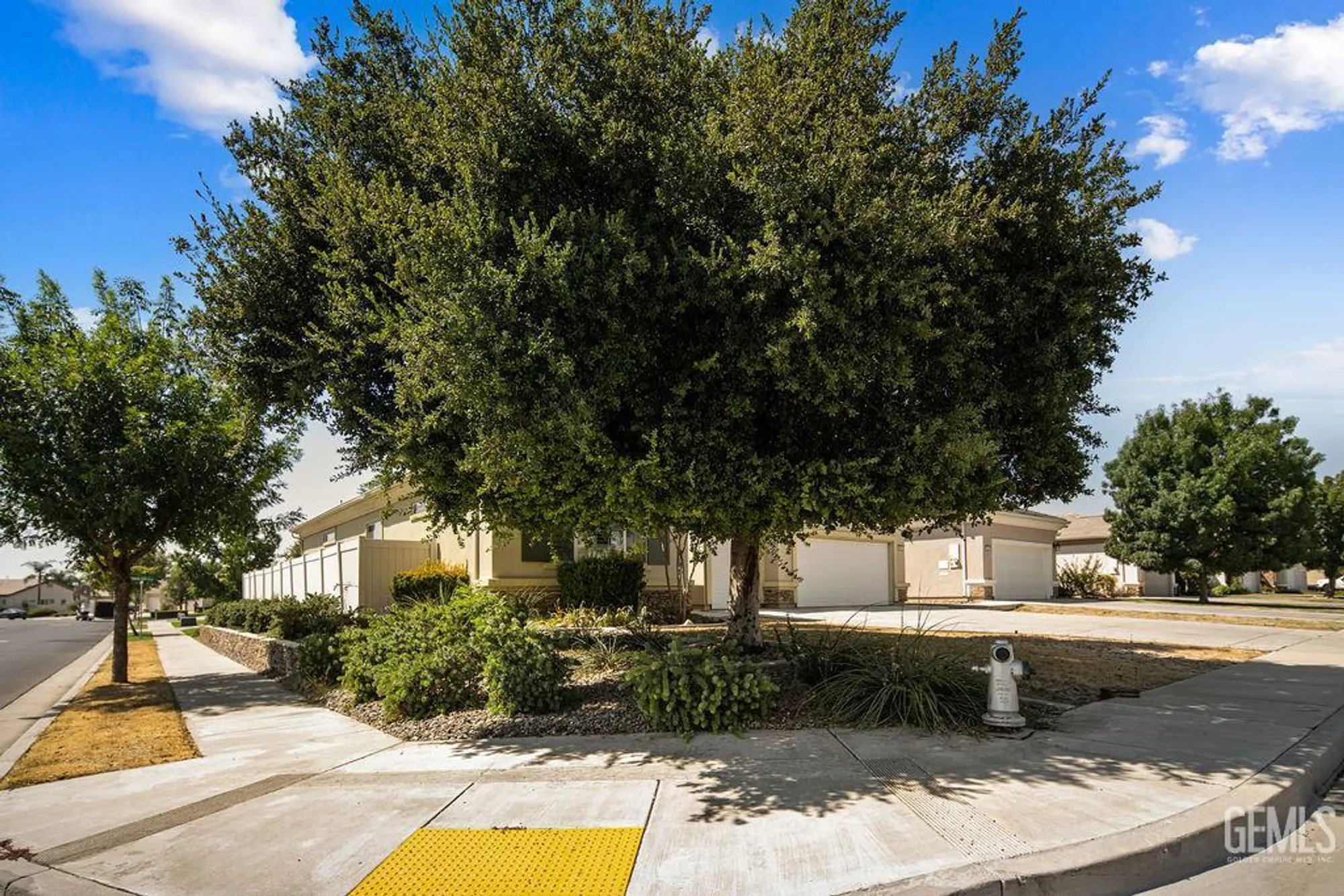 Property Slideshow image 3 of 22 | 5800 blazing star ln, Bakersfield, CA, 93306