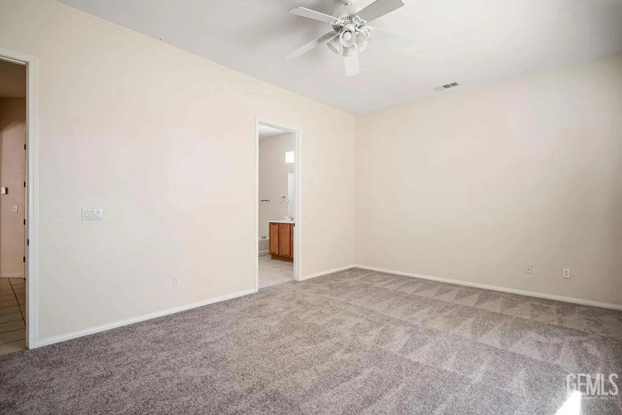 Property Slideshow image 18 of 22 | 5800 blazing star ln, Bakersfield, CA, 93306