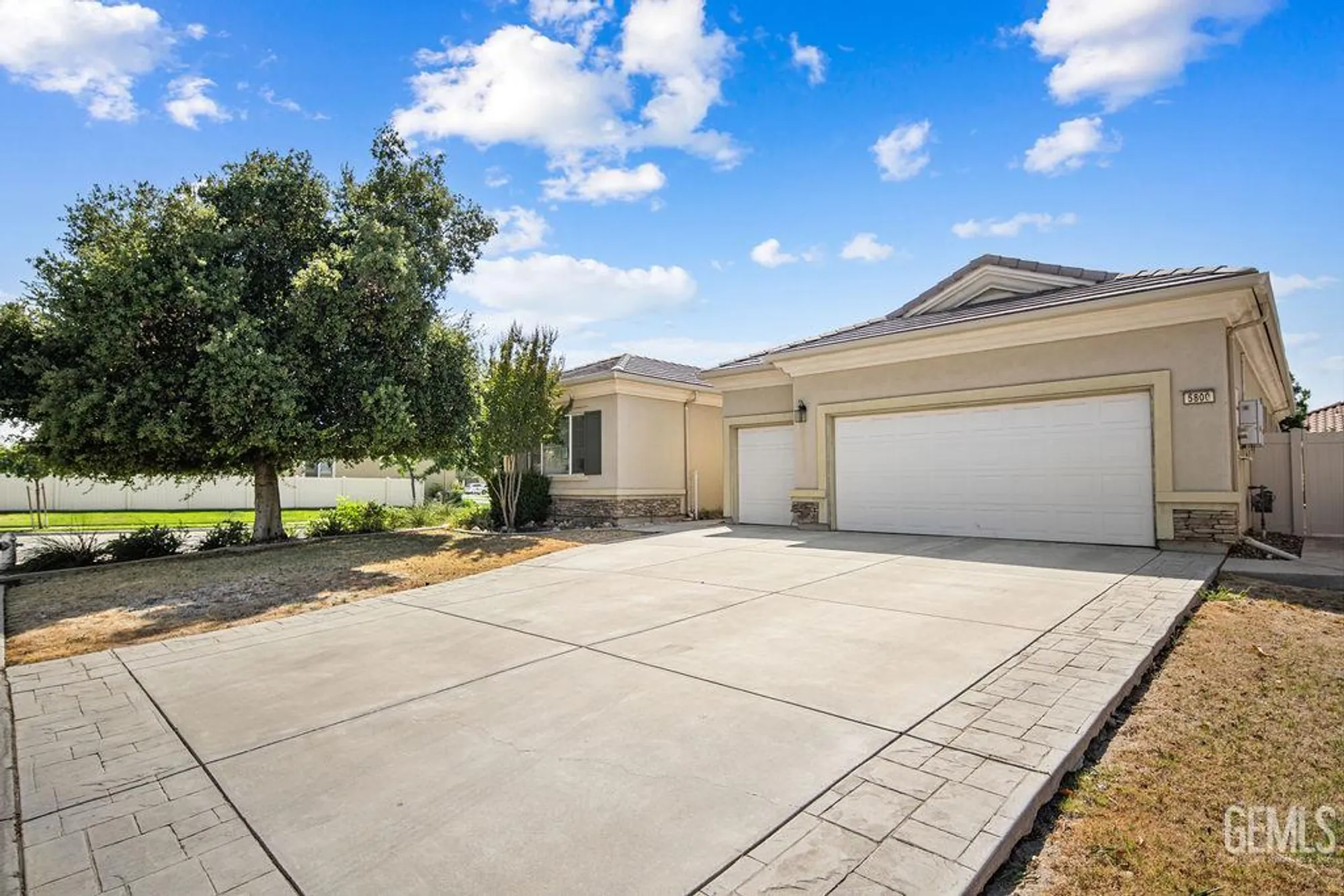 Property Slideshow image 2 of 22 | 5800 blazing star ln, Bakersfield, CA, 93306