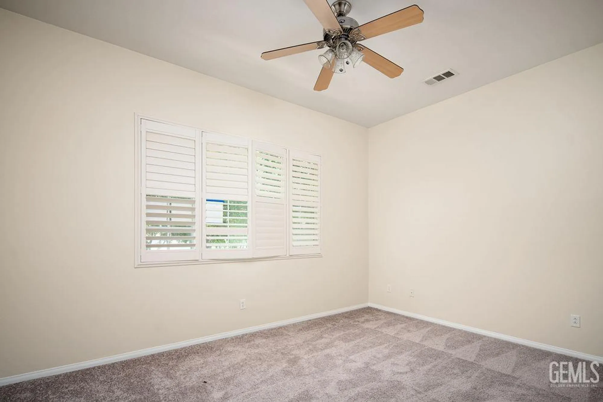 Property Slideshow image 5 of 22 | 5800 blazing star ln, Bakersfield, CA, 93306