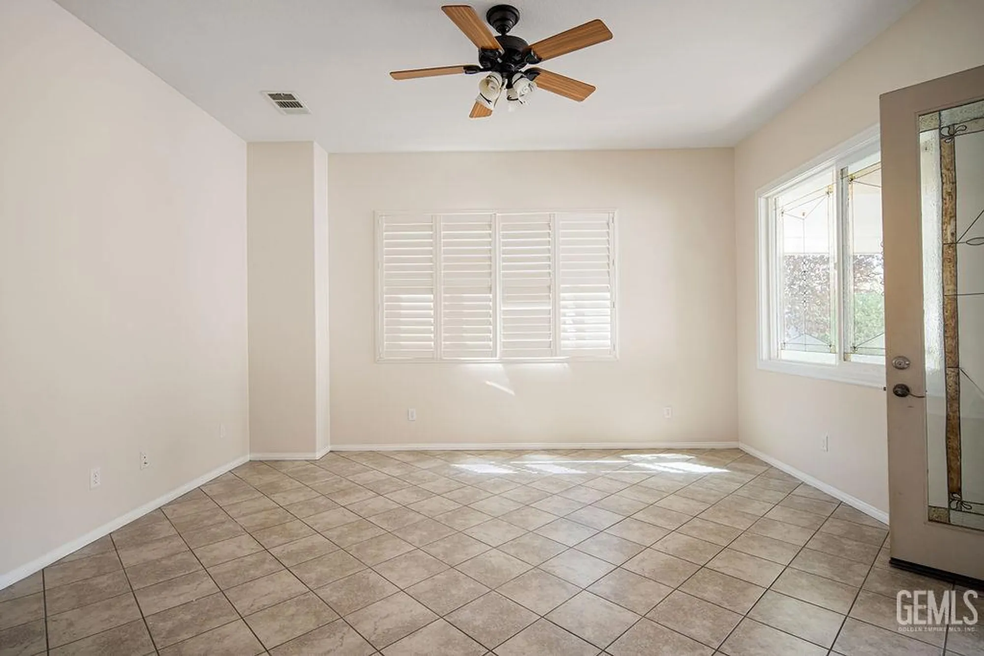 Property Slideshow image 15 of 22 | 5800 blazing star ln, Bakersfield, CA, 93306