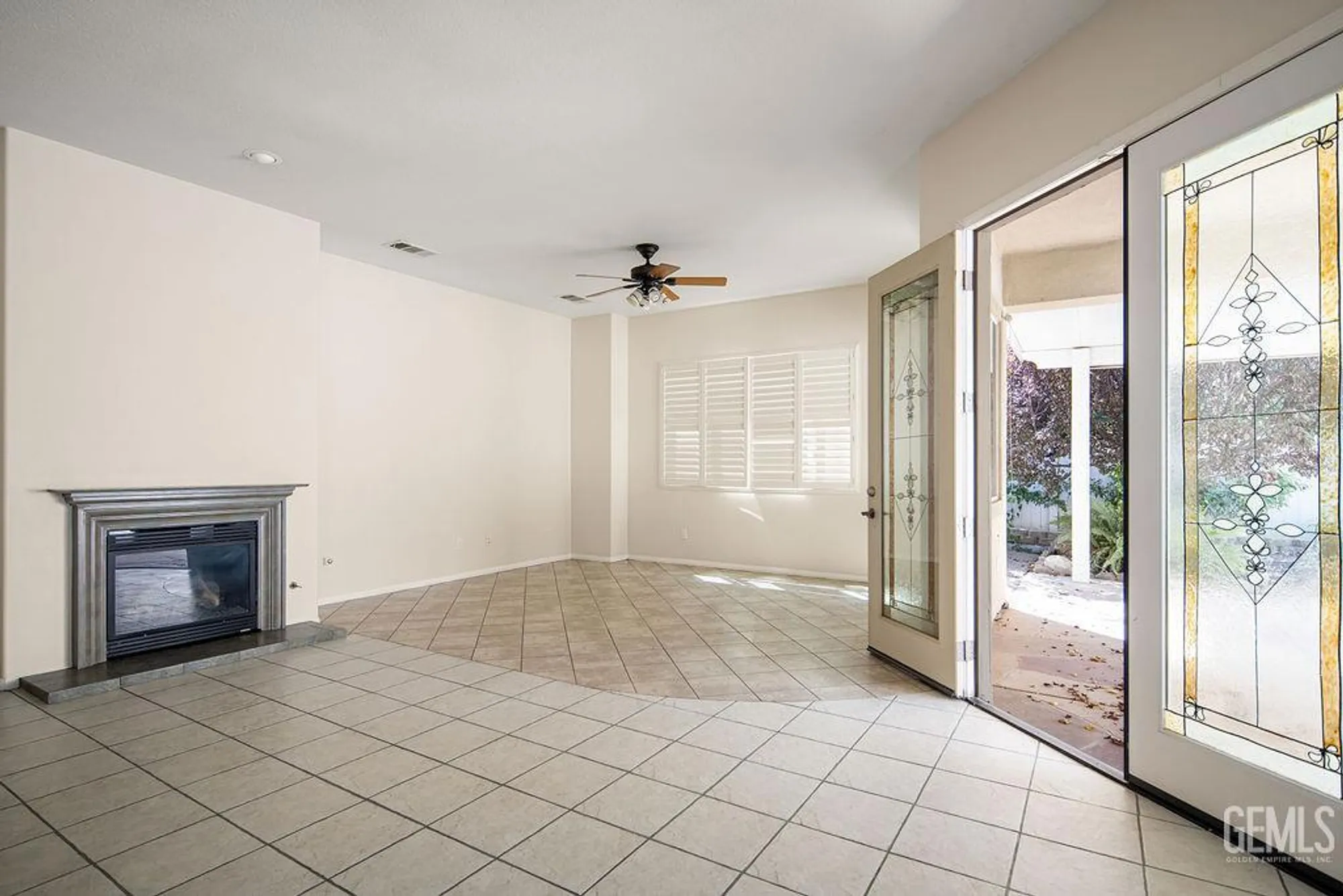 Property Slideshow image 16 of 22 | 5800 blazing star ln, Bakersfield, CA, 93306