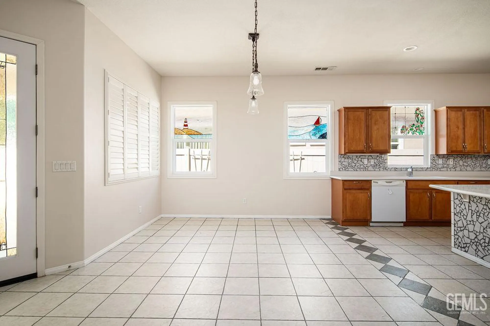 Property Slideshow image 14 of 22 | 5800 blazing star ln, Bakersfield, CA, 93306