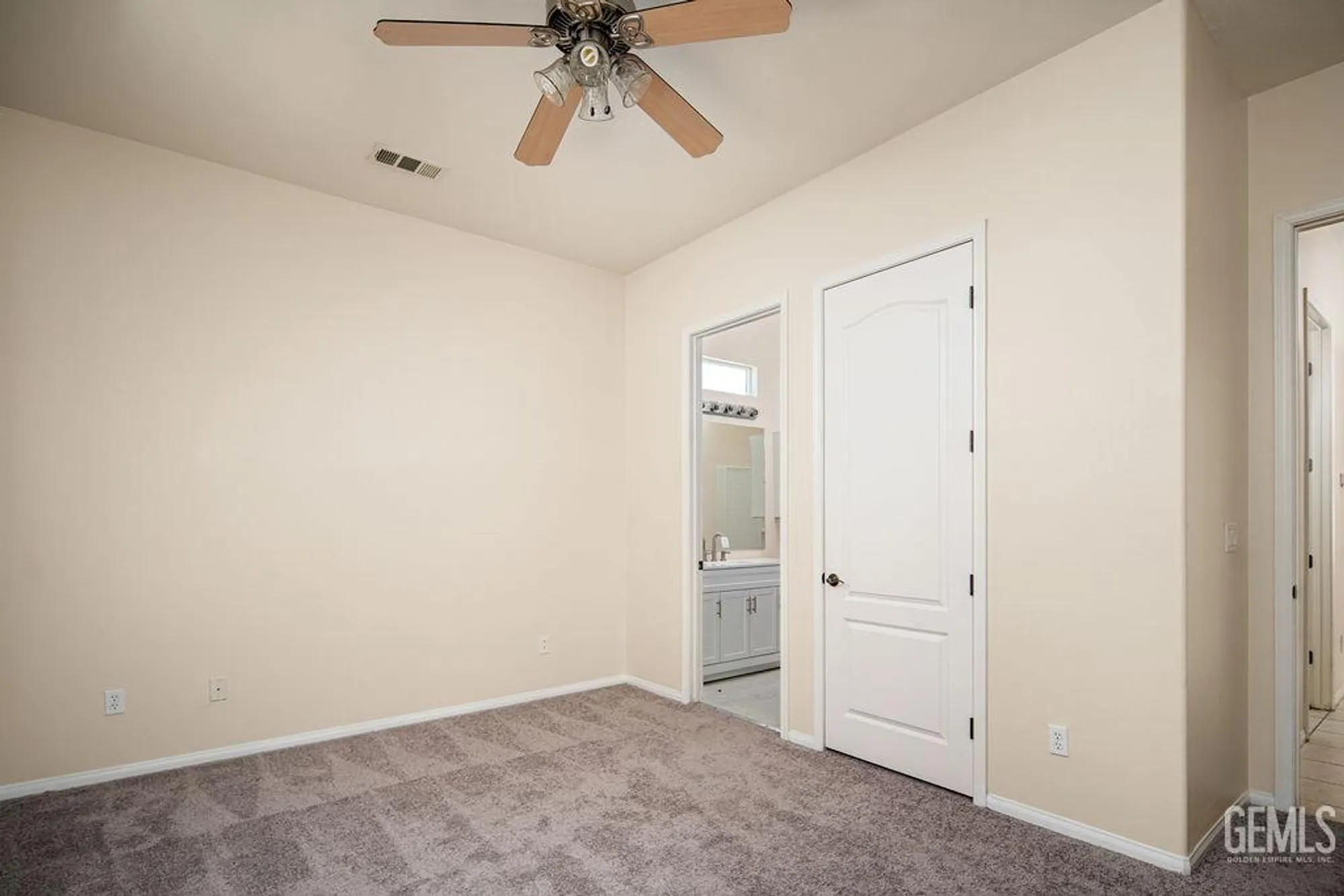 Property Slideshow image 6 of 22 | 5800 blazing star ln, Bakersfield, CA, 93306