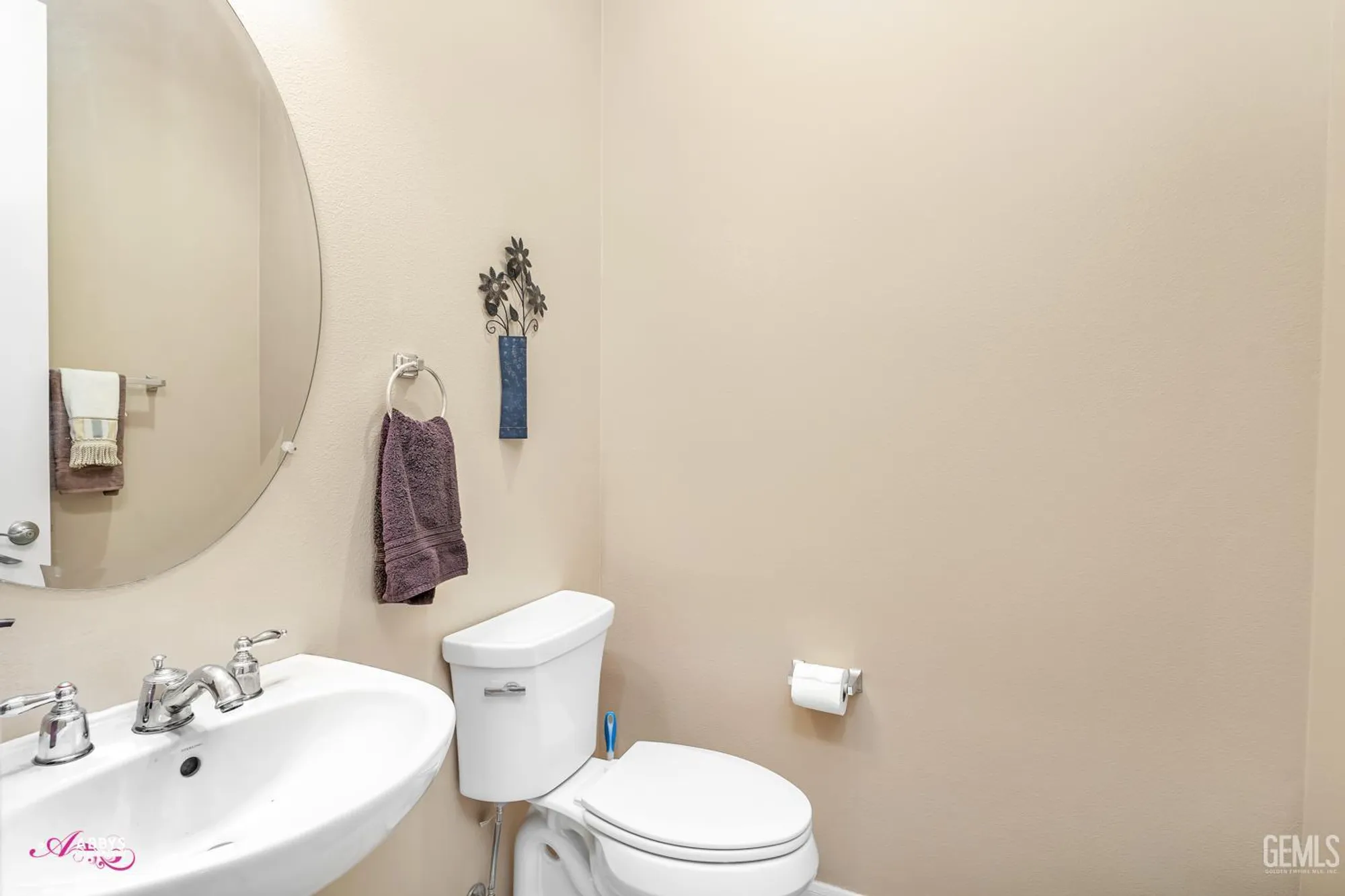 Property Slideshow image 22 of 52 | 13808 calico village dr, Bakersfield, CA, 93306