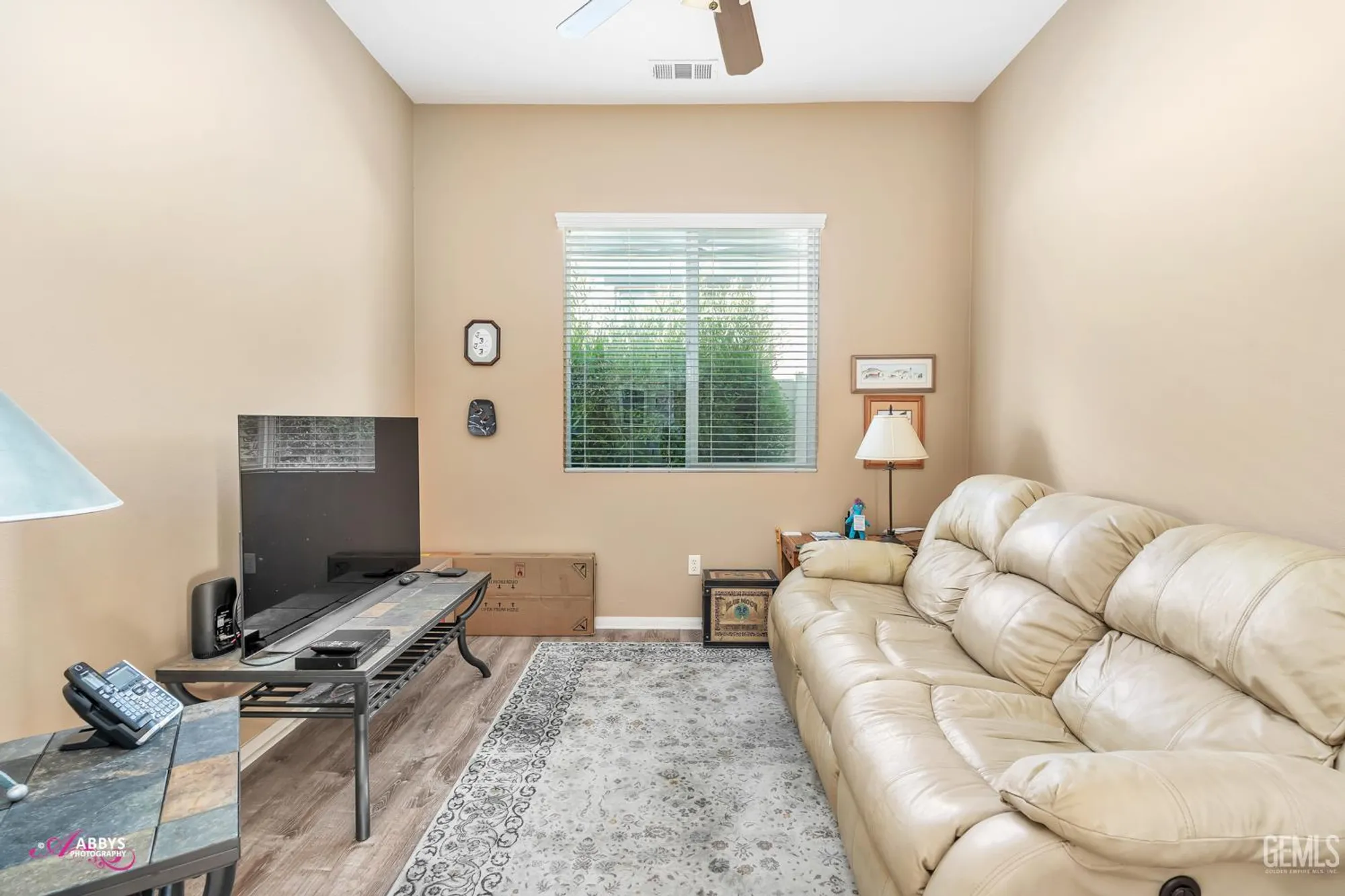 Property Slideshow image 21 of 52 | 13808 calico village dr, Bakersfield, CA, 93306