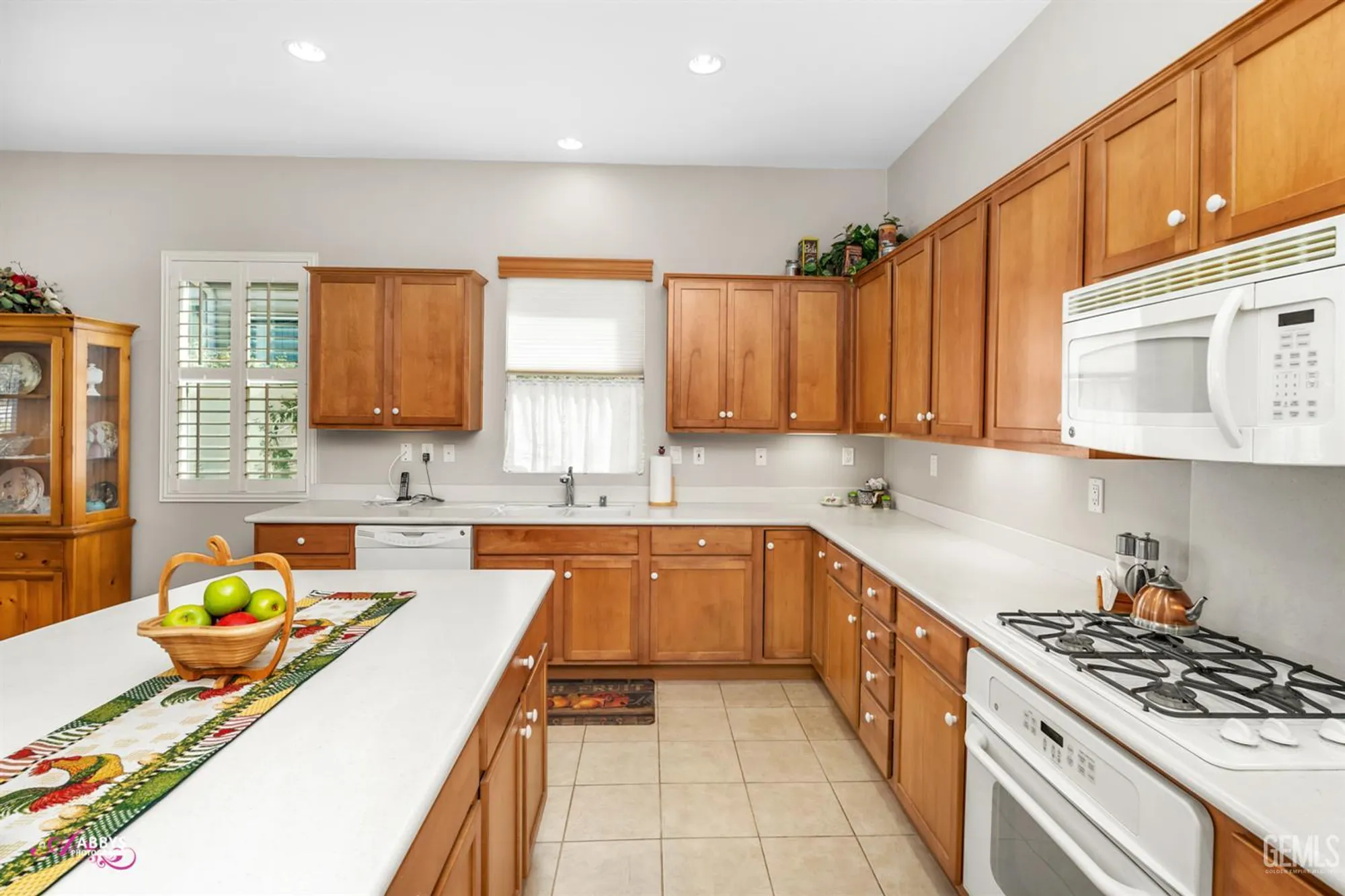 Property Slideshow image 17 of 52 | 13808 calico village dr, Bakersfield, CA, 93306