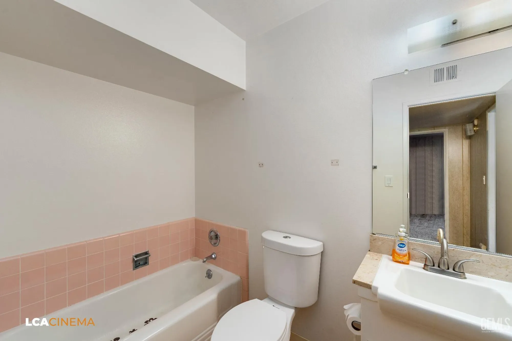 Property Slideshow image 14 of 20 | 405 oak fair way, Bakersfield, CA, 93309