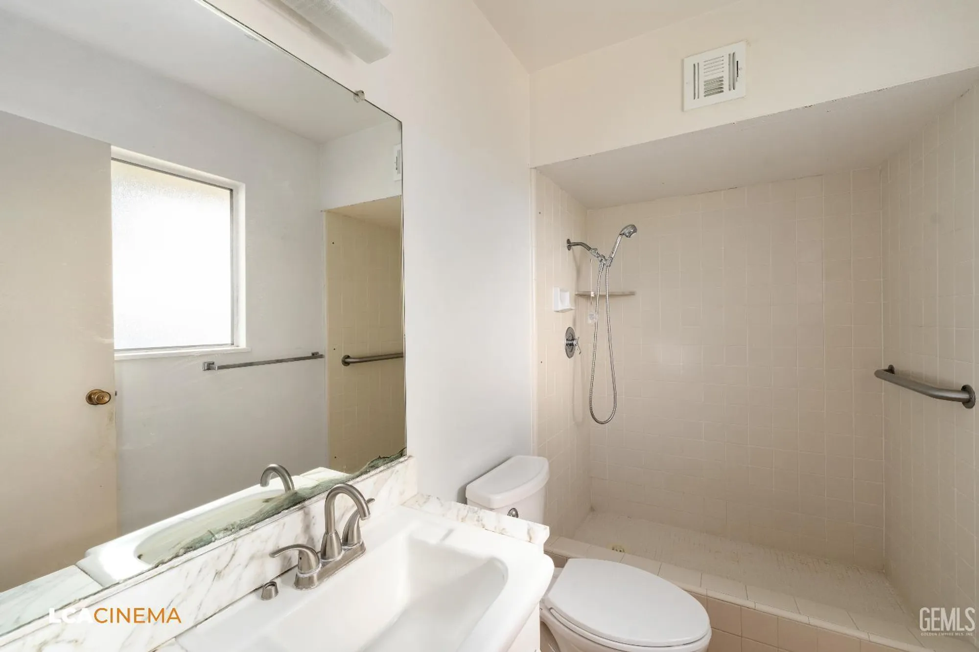 Property Slideshow image 15 of 20 | 405 oak fair way, Bakersfield, CA, 93309