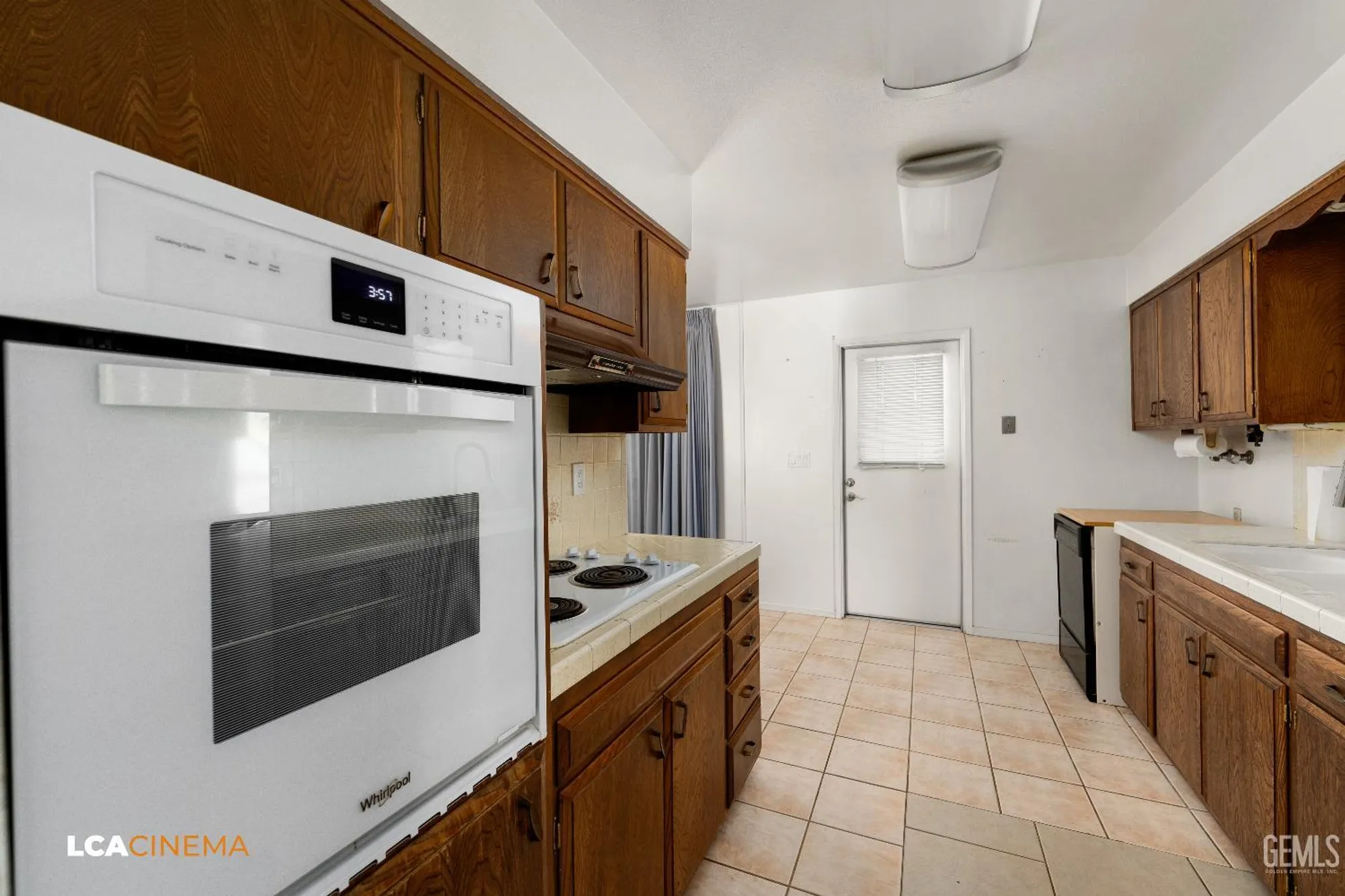 Property Slideshow image 7 of 20 | 405 oak fair way, Bakersfield, CA, 93309