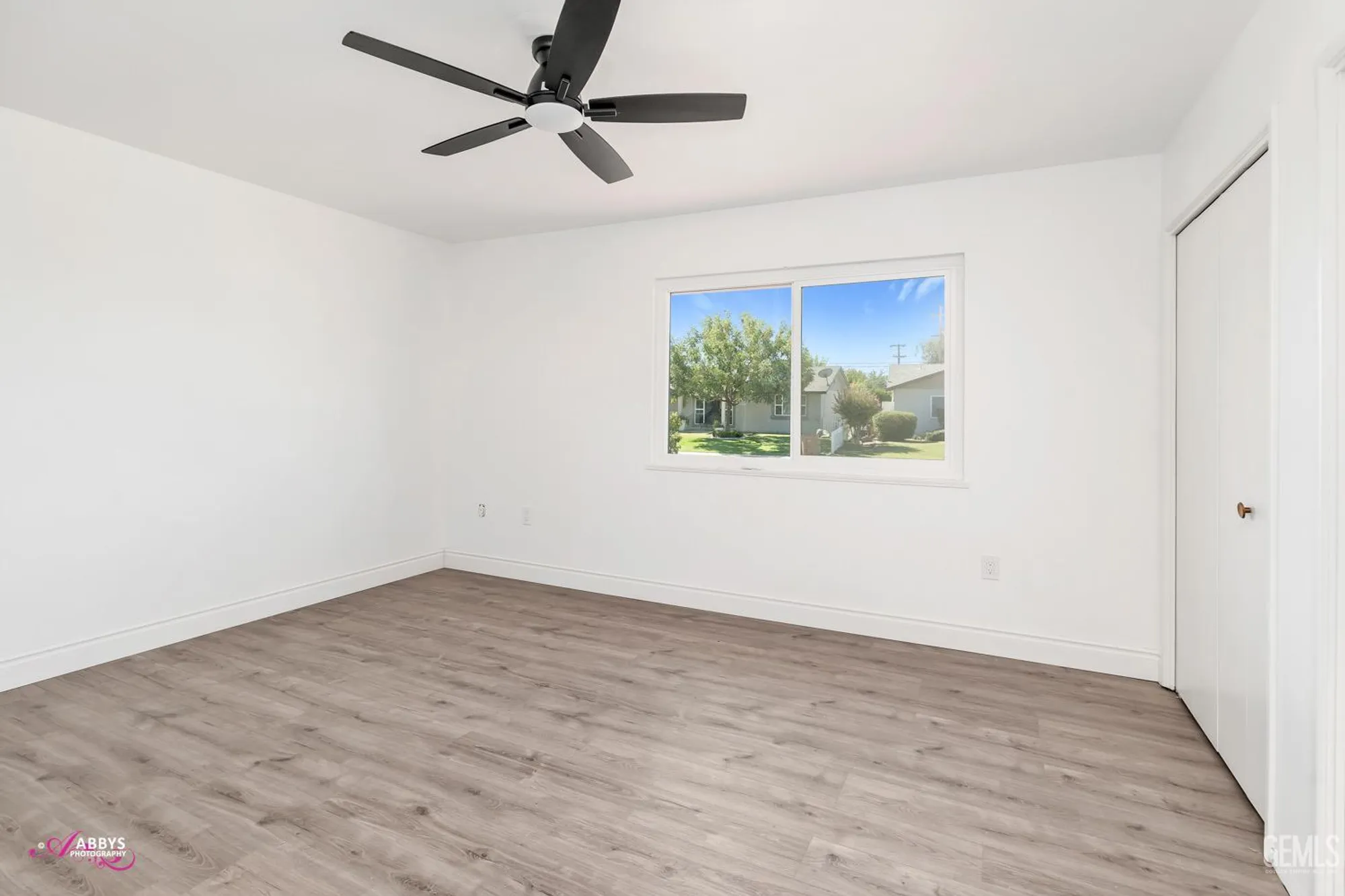 Property Slideshow image 13 of 27 | 6104 bel aire way, Bakersfield, CA, 93309
