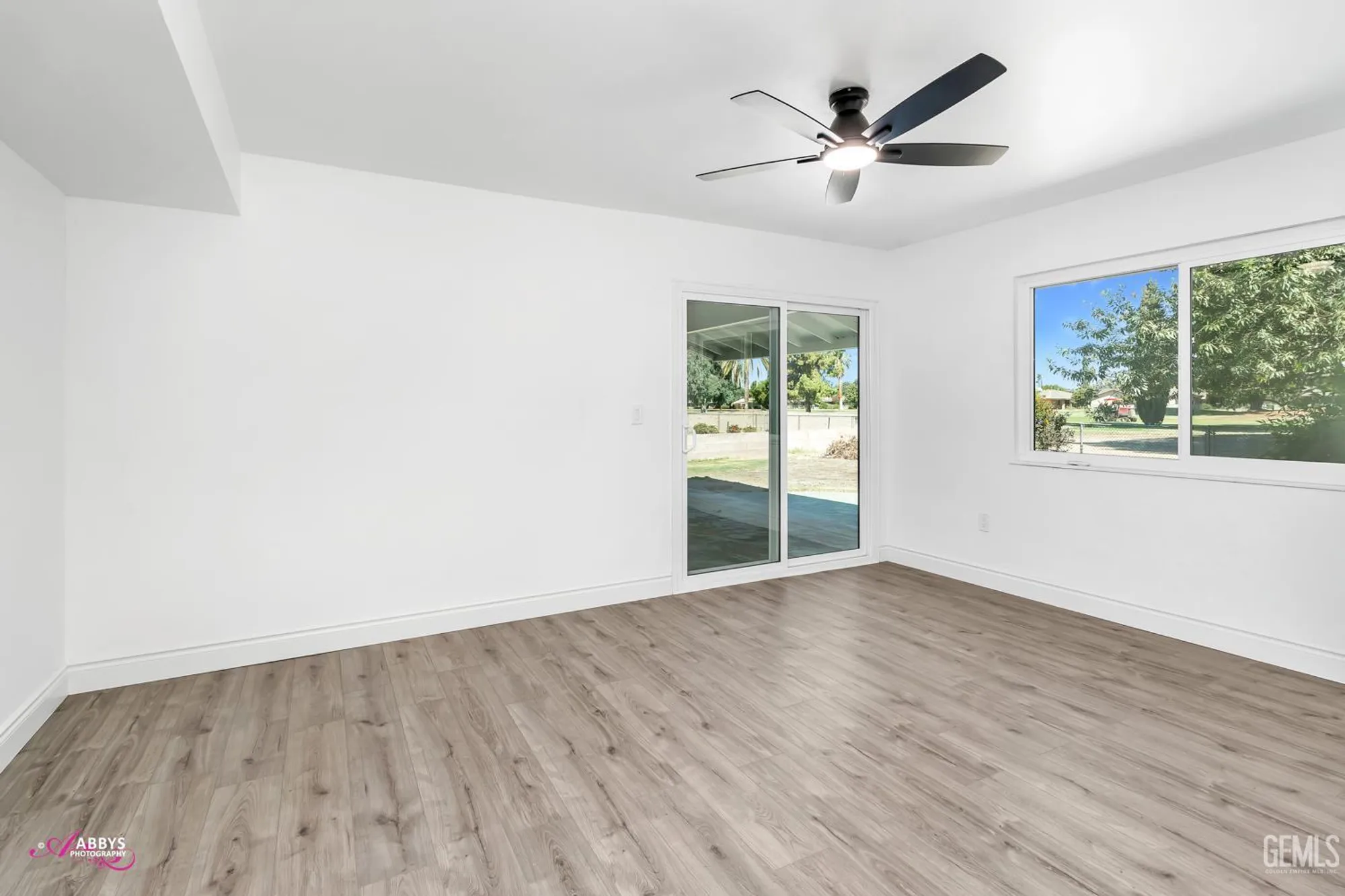 Property Slideshow image 11 of 27 | 6104 bel aire way, Bakersfield, CA, 93309