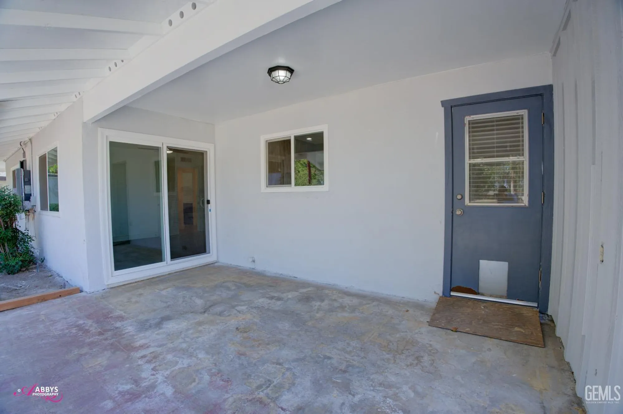 Property Slideshow image 14 of 27 | 6104 bel aire way, Bakersfield, CA, 93309