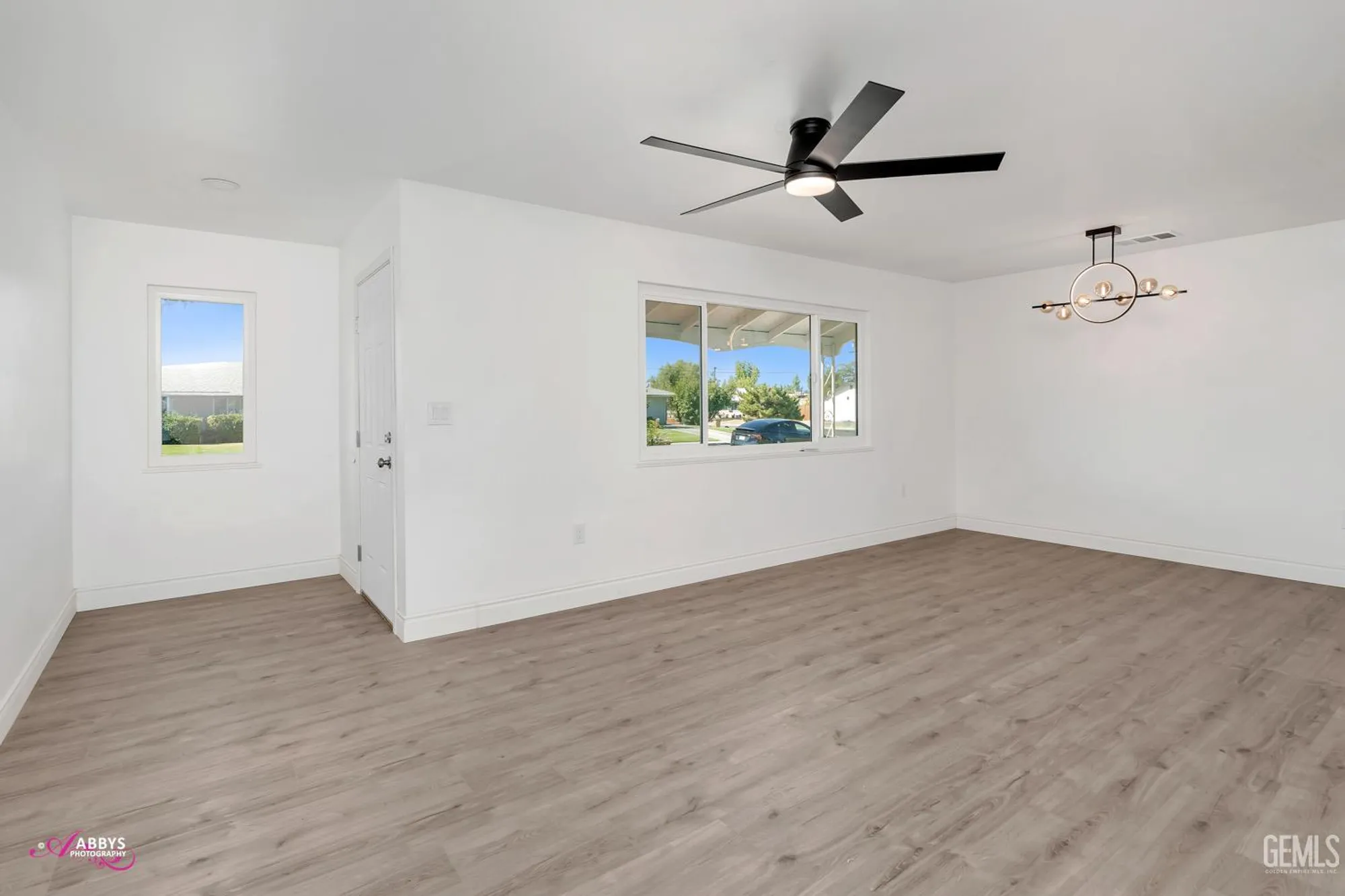 Property Slideshow image 8 of 27 | 6104 bel aire way, Bakersfield, CA, 93309