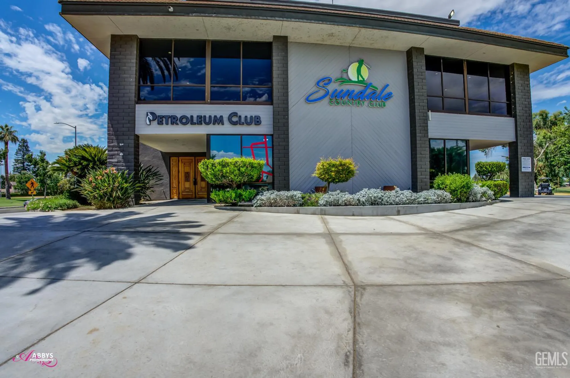 Property Slideshow image 19 of 27 | 6104 bel aire way, Bakersfield, CA, 93309