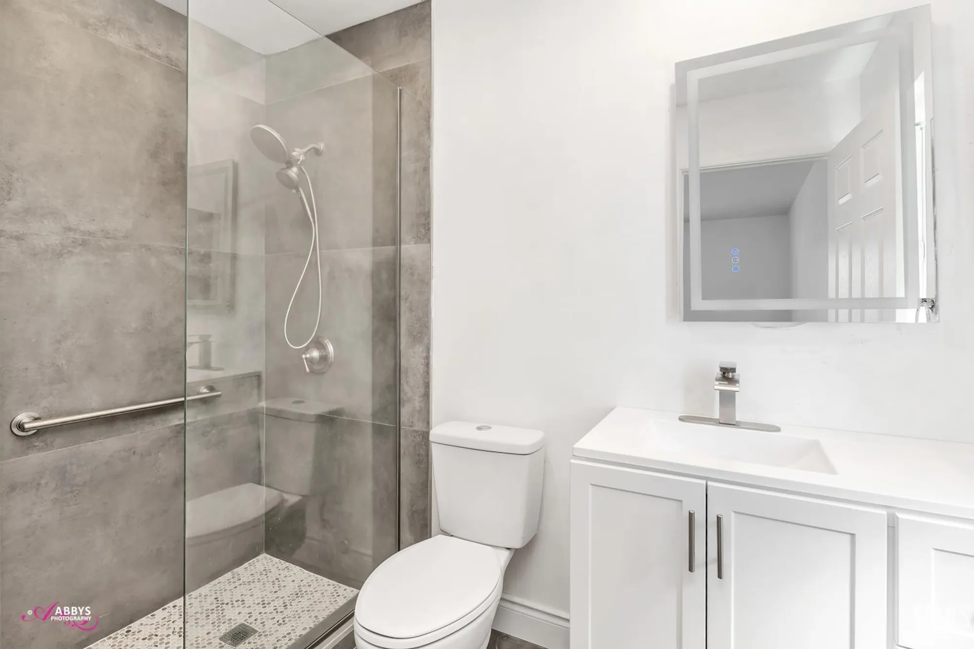 Property Slideshow image 10 of 27 | 6104 bel aire way, Bakersfield, CA, 93309