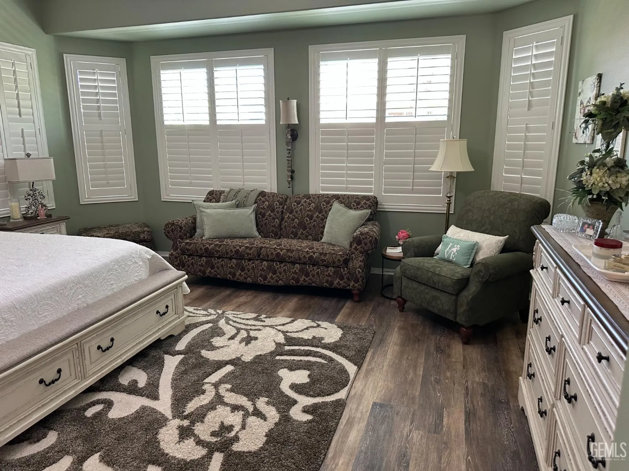 Property Slideshow image 31 of 48 | 10026 besancon way, Bakersfield, CA, 93306