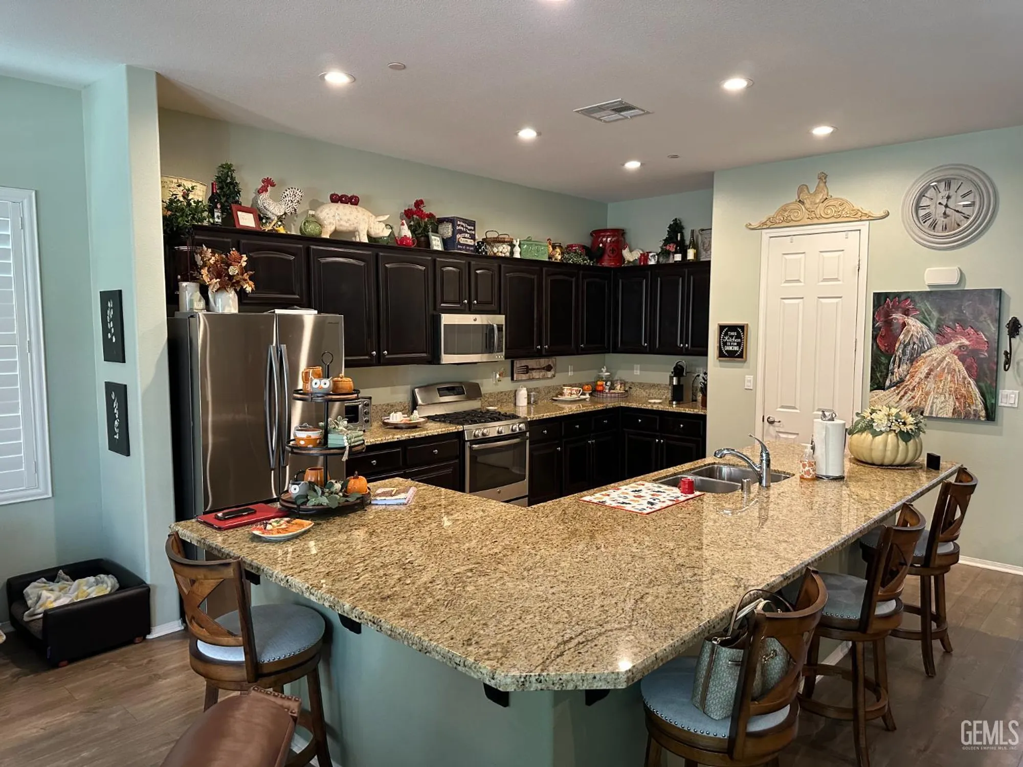 Property Slideshow image 25 of 48 | 10026 besancon way, Bakersfield, CA, 93306