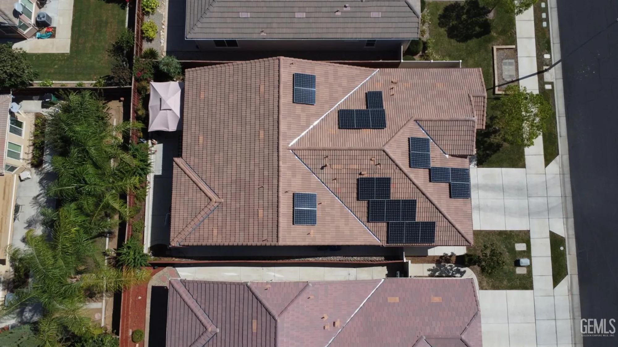 Property Slideshow image 7 of 48 | 10026 besancon way, Bakersfield, CA, 93306