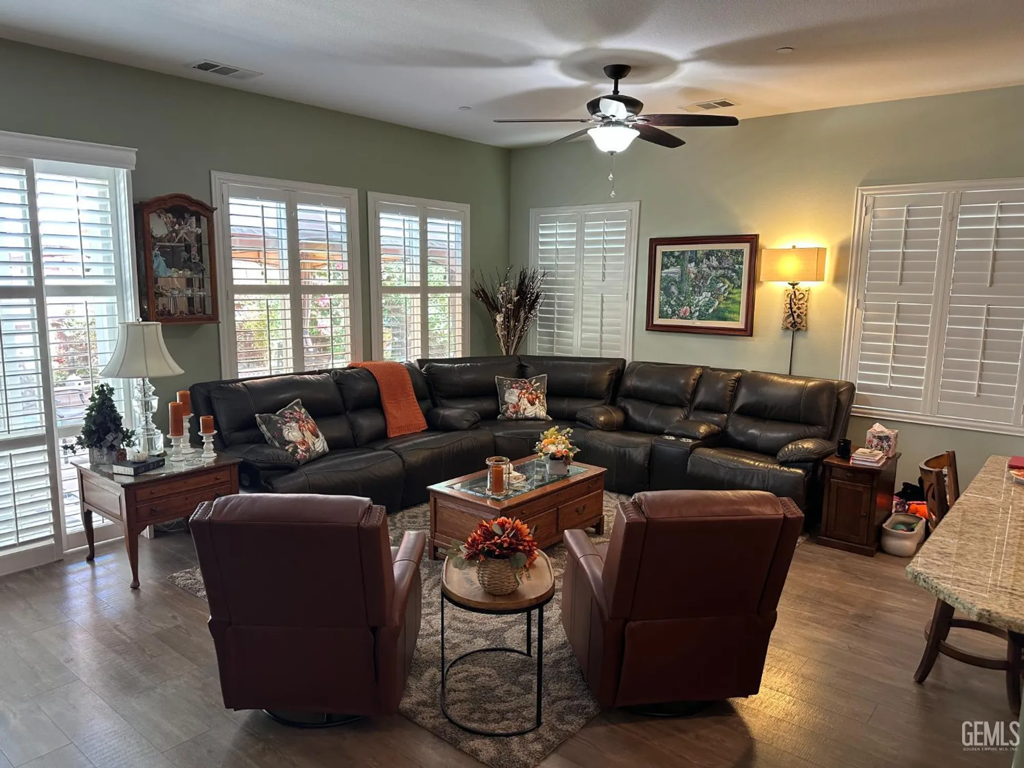 Property Slideshow image 27 of 48 | 10026 besancon way, Bakersfield, CA, 93306