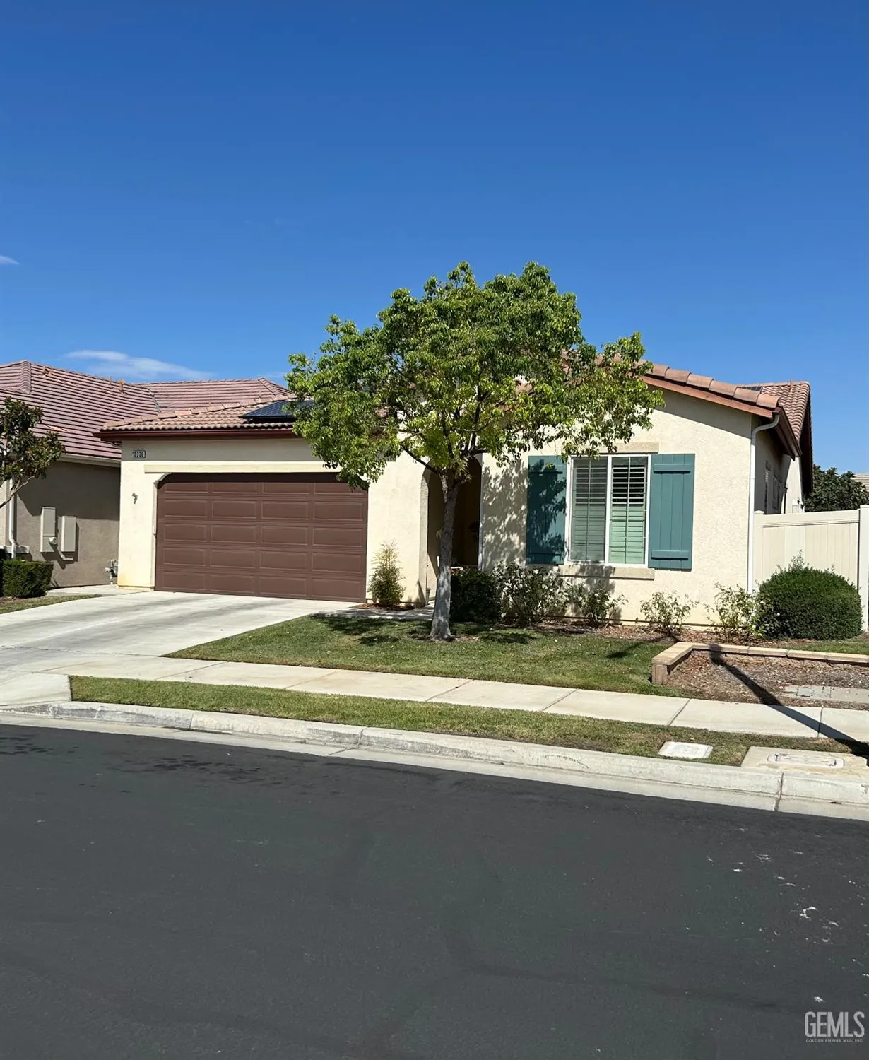 Property Slideshow image 3 of 48 | 10026 besancon way, Bakersfield, CA, 93306