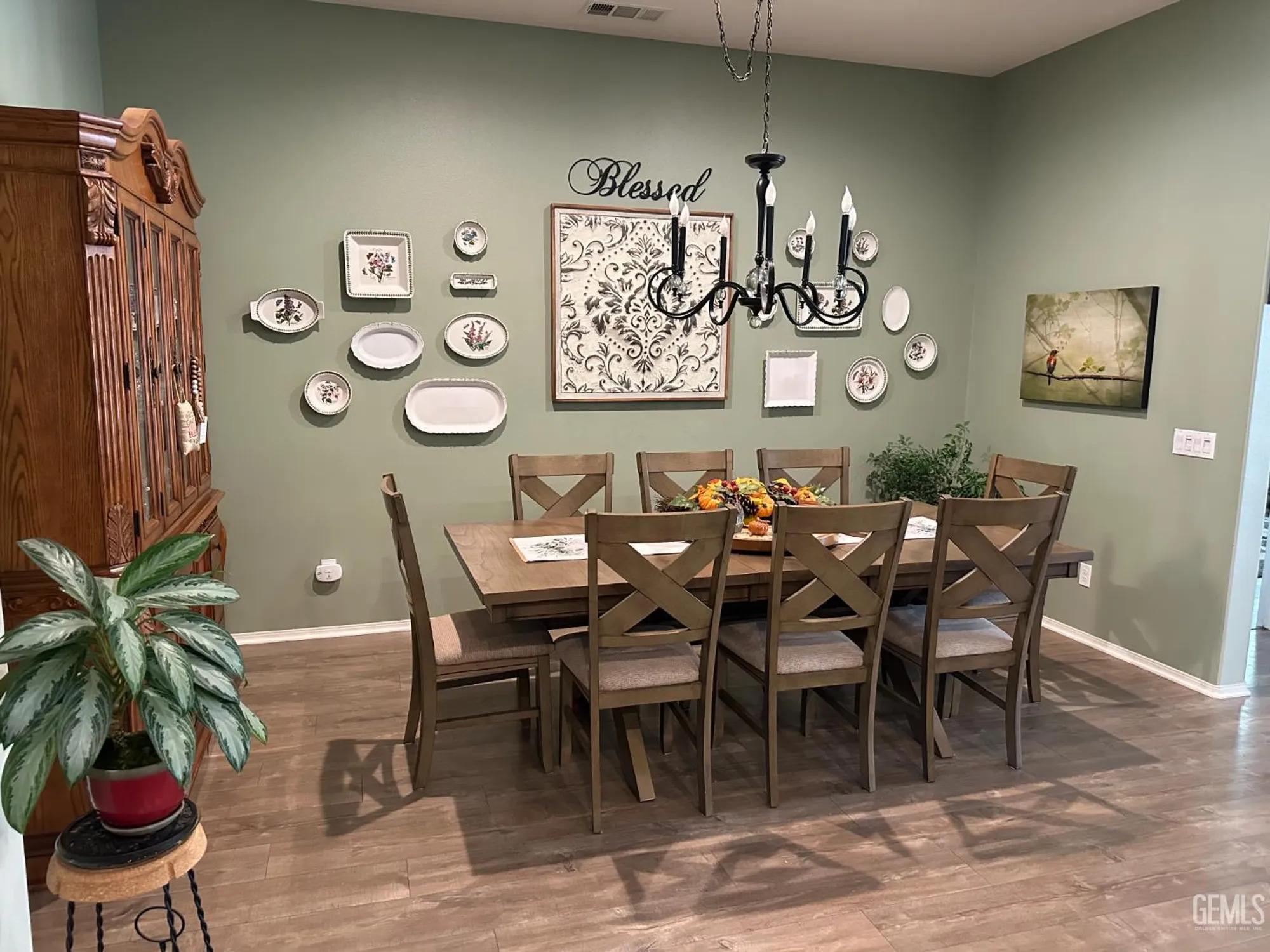 Property Slideshow image 23 of 48 | 10026 besancon way, Bakersfield, CA, 93306