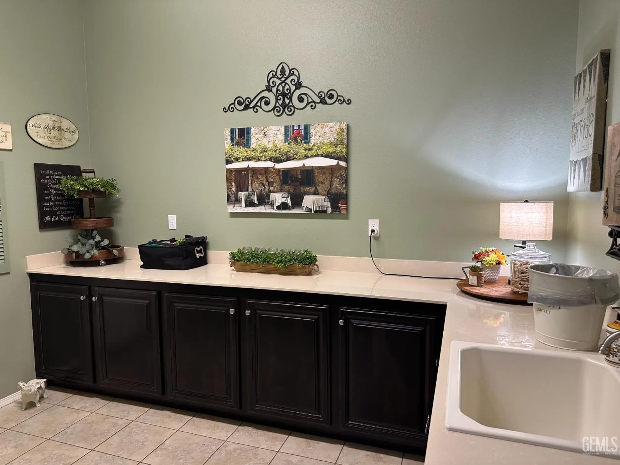 Property Slideshow image 22 of 48 | 10026 besancon way, Bakersfield, CA, 93306