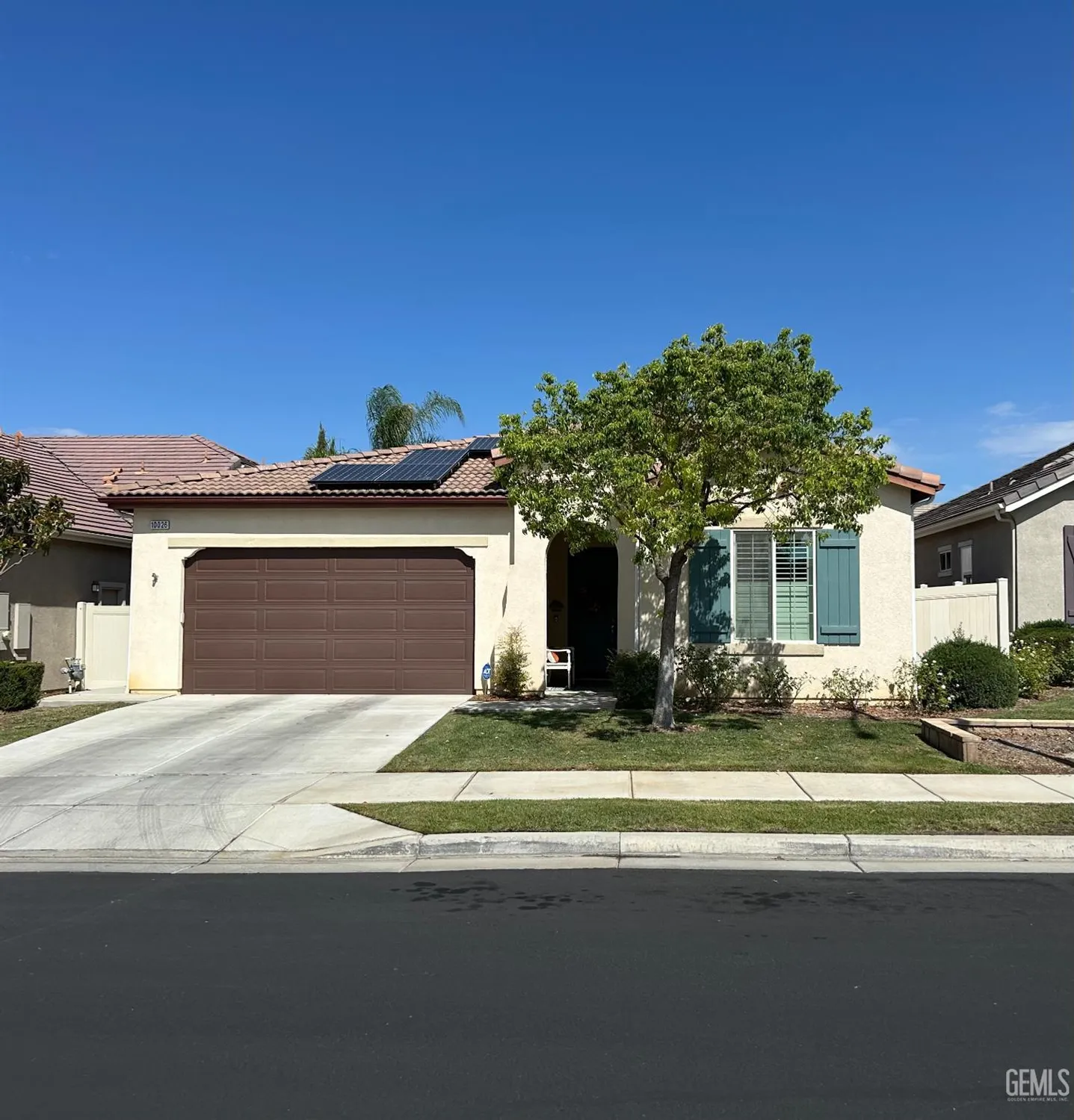 Property Slideshow image 2 of 48 | 10026 besancon way, Bakersfield, CA, 93306