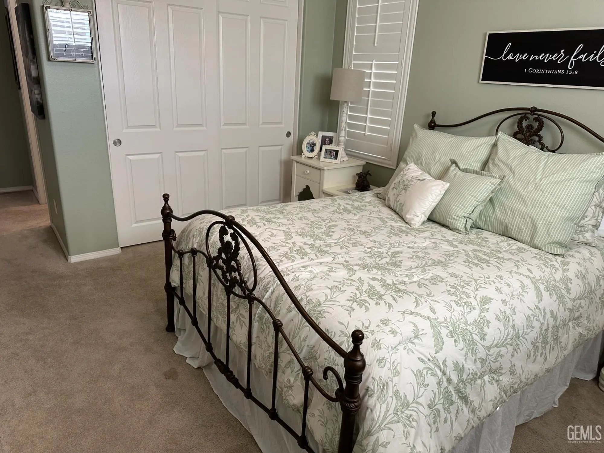 Property Slideshow image 16 of 48 | 10026 besancon way, Bakersfield, CA, 93306