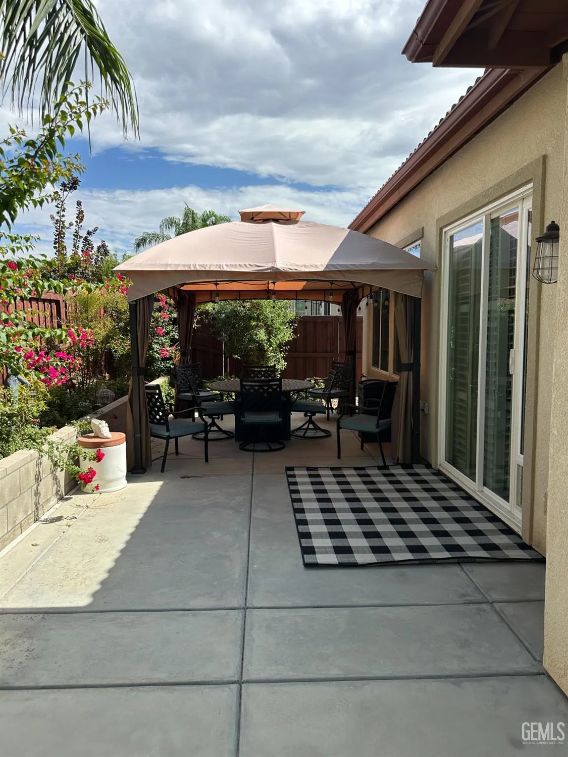 Property Slideshow image 39 of 48 | 10026 besancon way, Bakersfield, CA, 93306