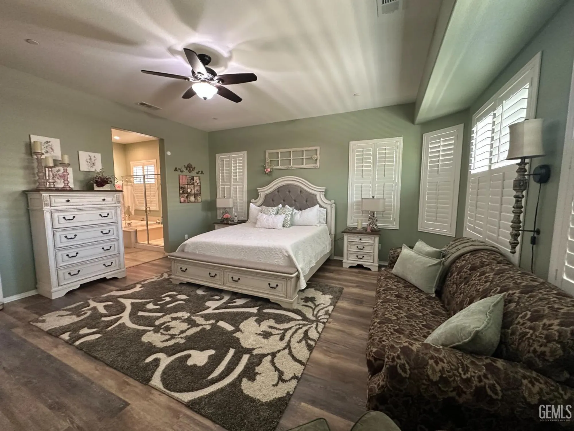 Property Slideshow image 32 of 48 | 10026 besancon way, Bakersfield, CA, 93306